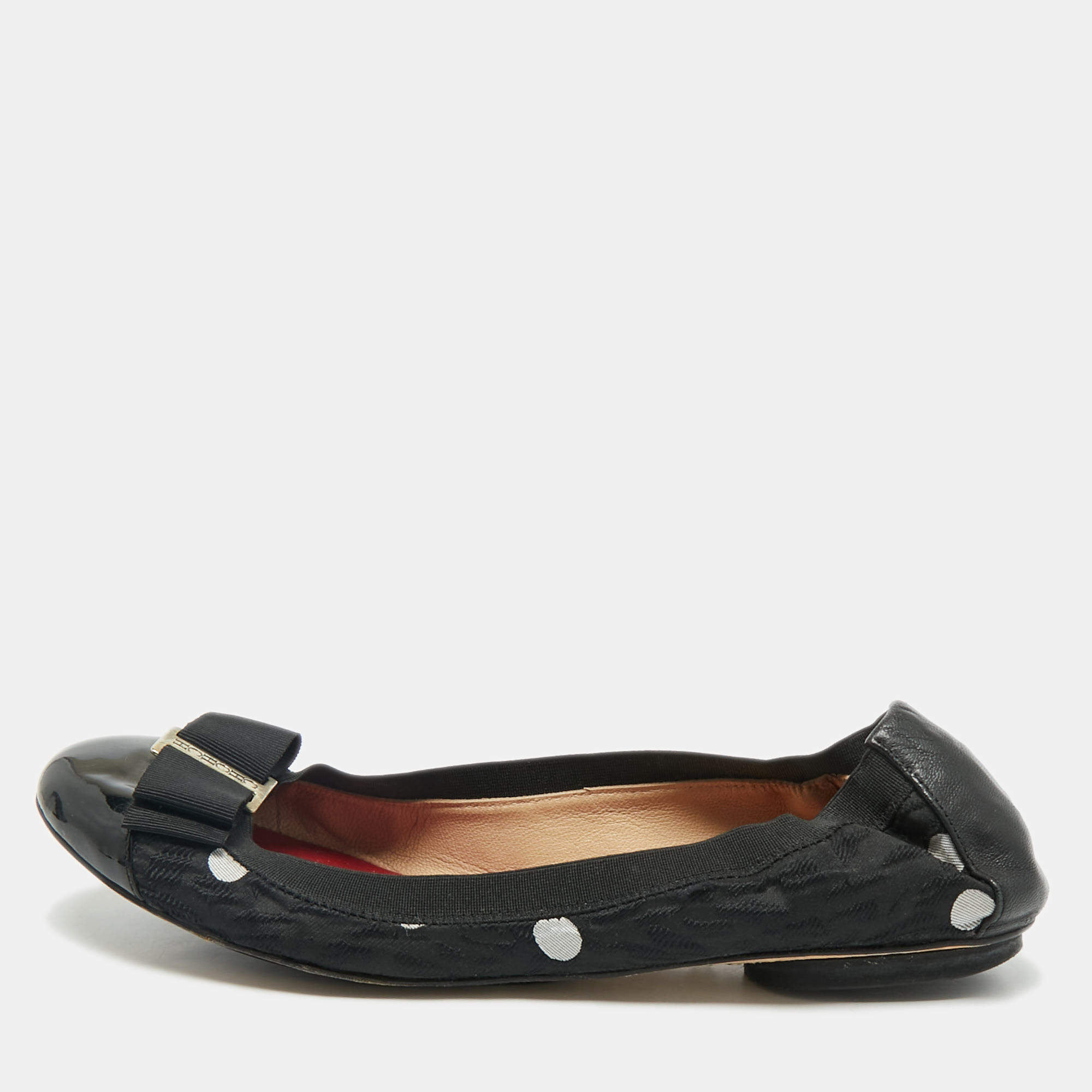 Pre Owned CH Carolina Herrera Black Leather And Patent Leather Bow Scrunch Ballet Flats Size 39