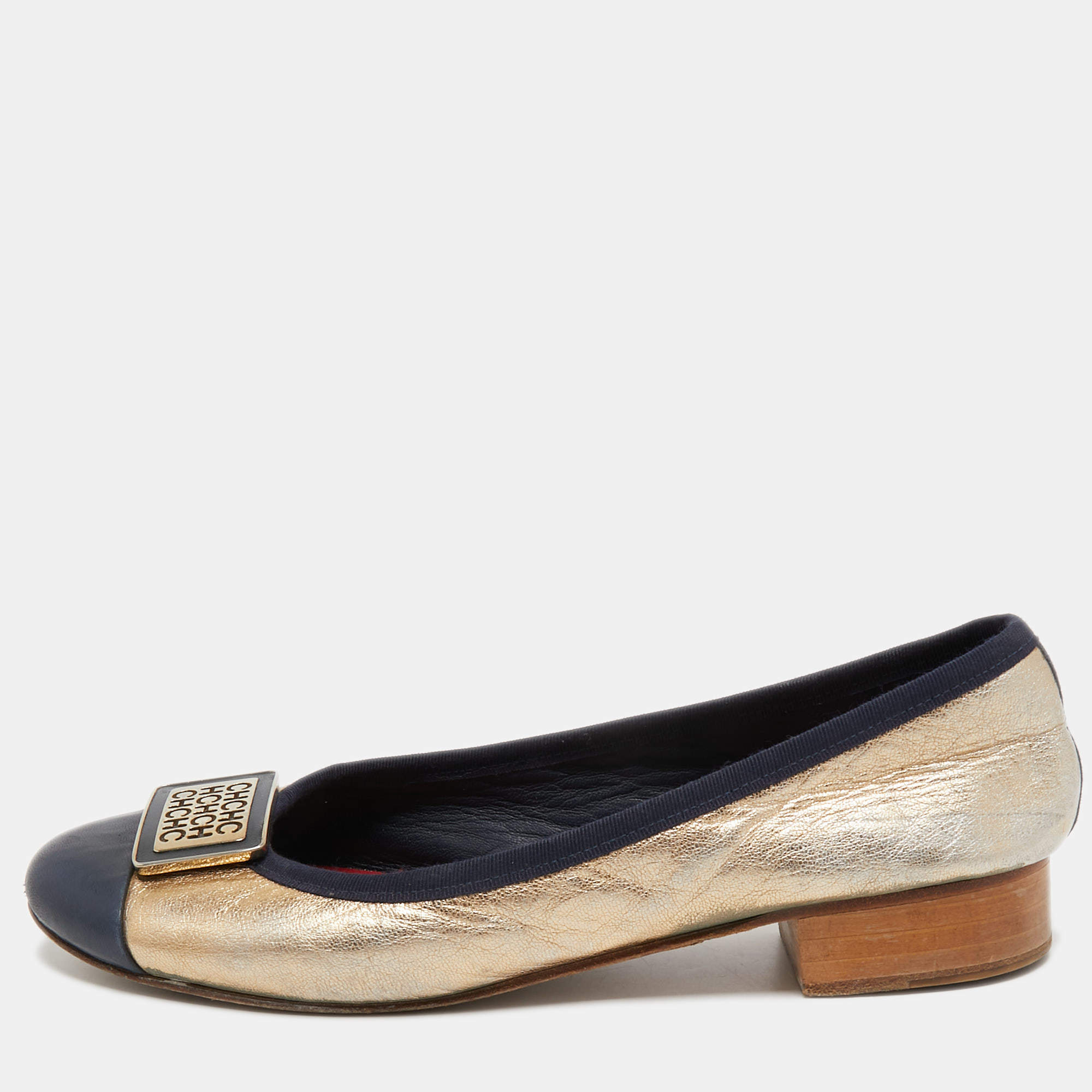 Pre Owned CH Carolina Herrera Gold/Navy Blue Leather Logo Buckle Ballet Flats Size 37
