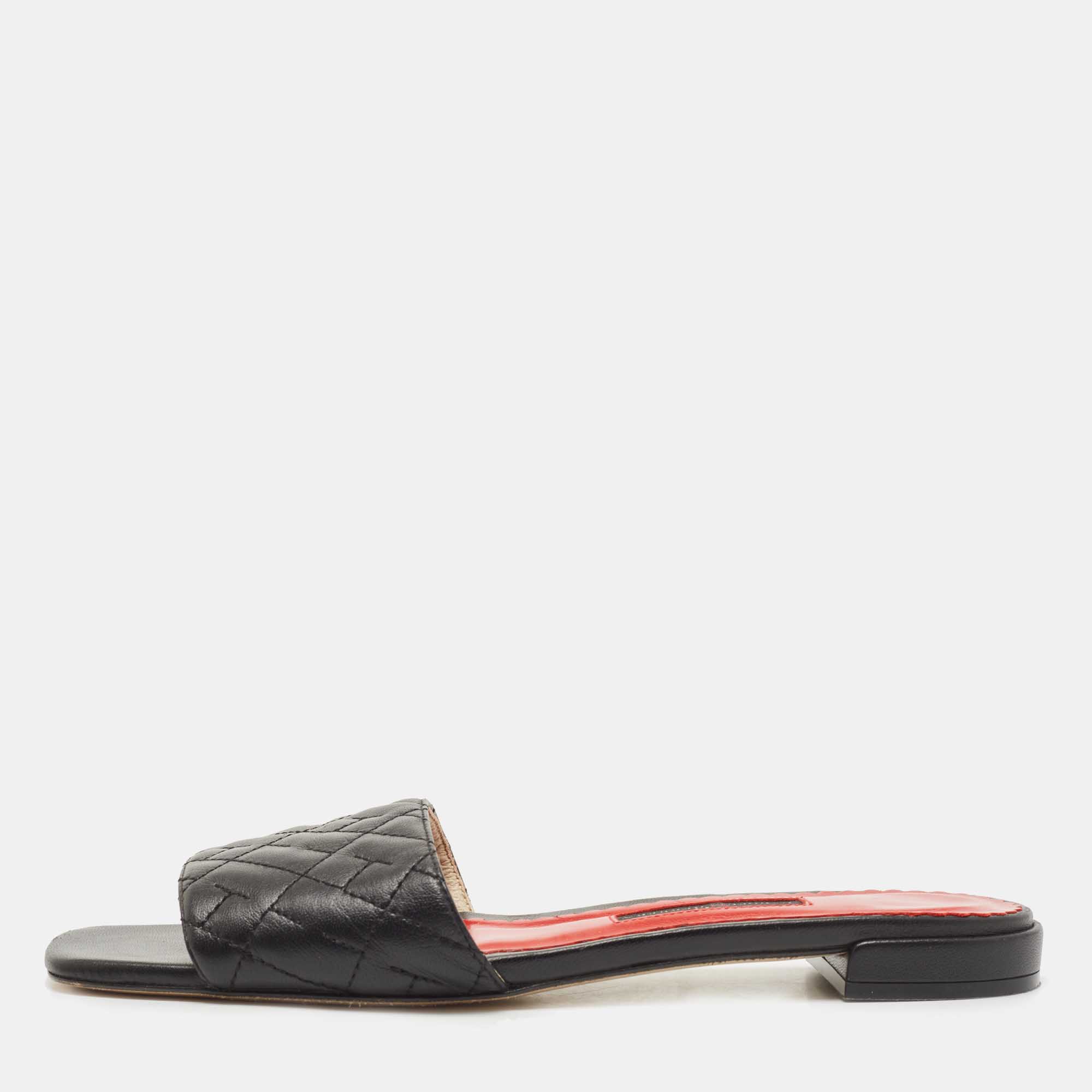 مملوكة مسبقًا  CH Carolina Herrera Black Initials Quilted Leather Initials 2020 Flat Slides Size 38