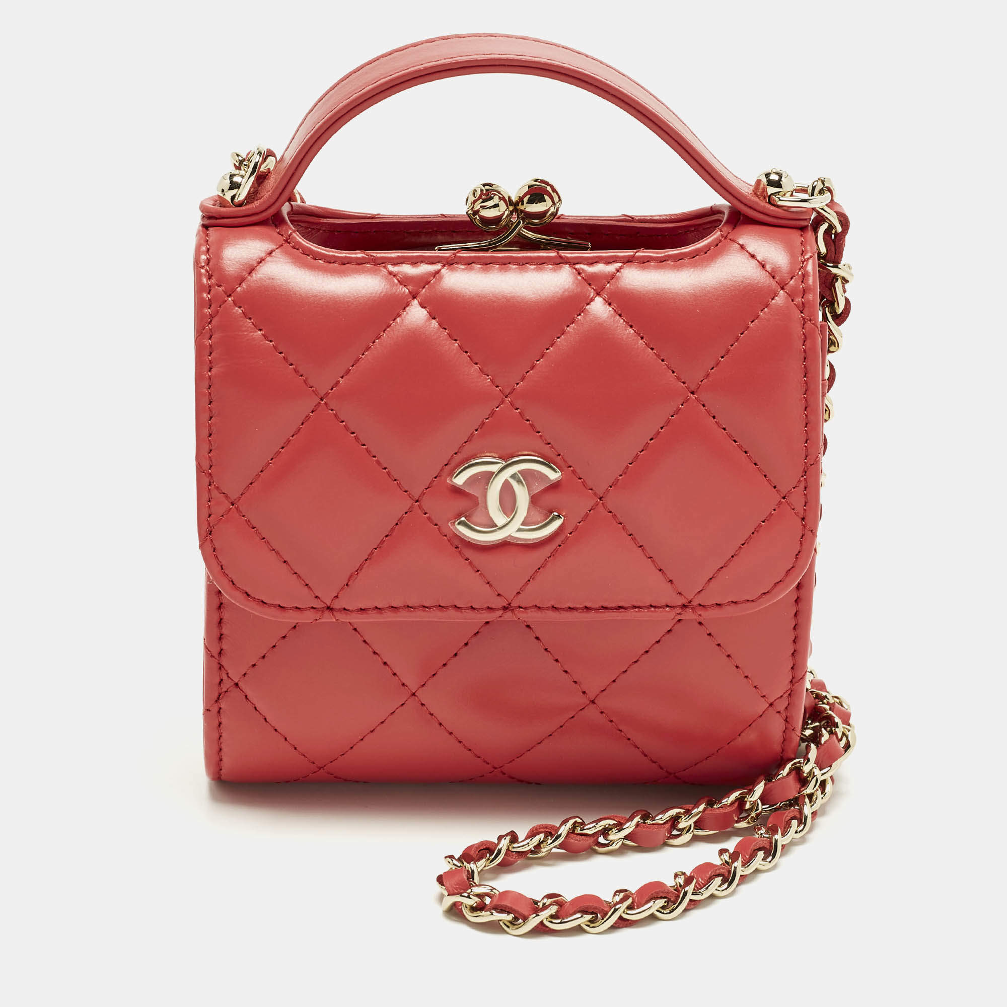مملوكة مسبقًا Chanel Red Quilted Leather Kiss Lock Chain Clutch
