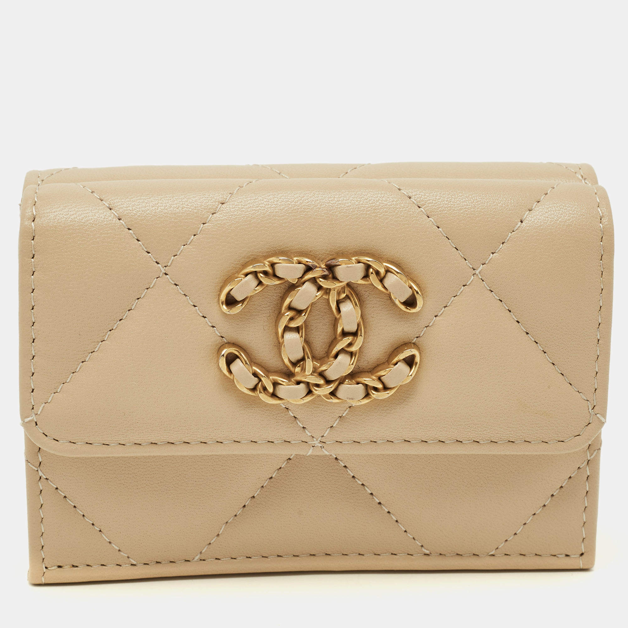 مملوكة مسبقًا Chanel 19 Beige Quilted Leather Trifold Wallet