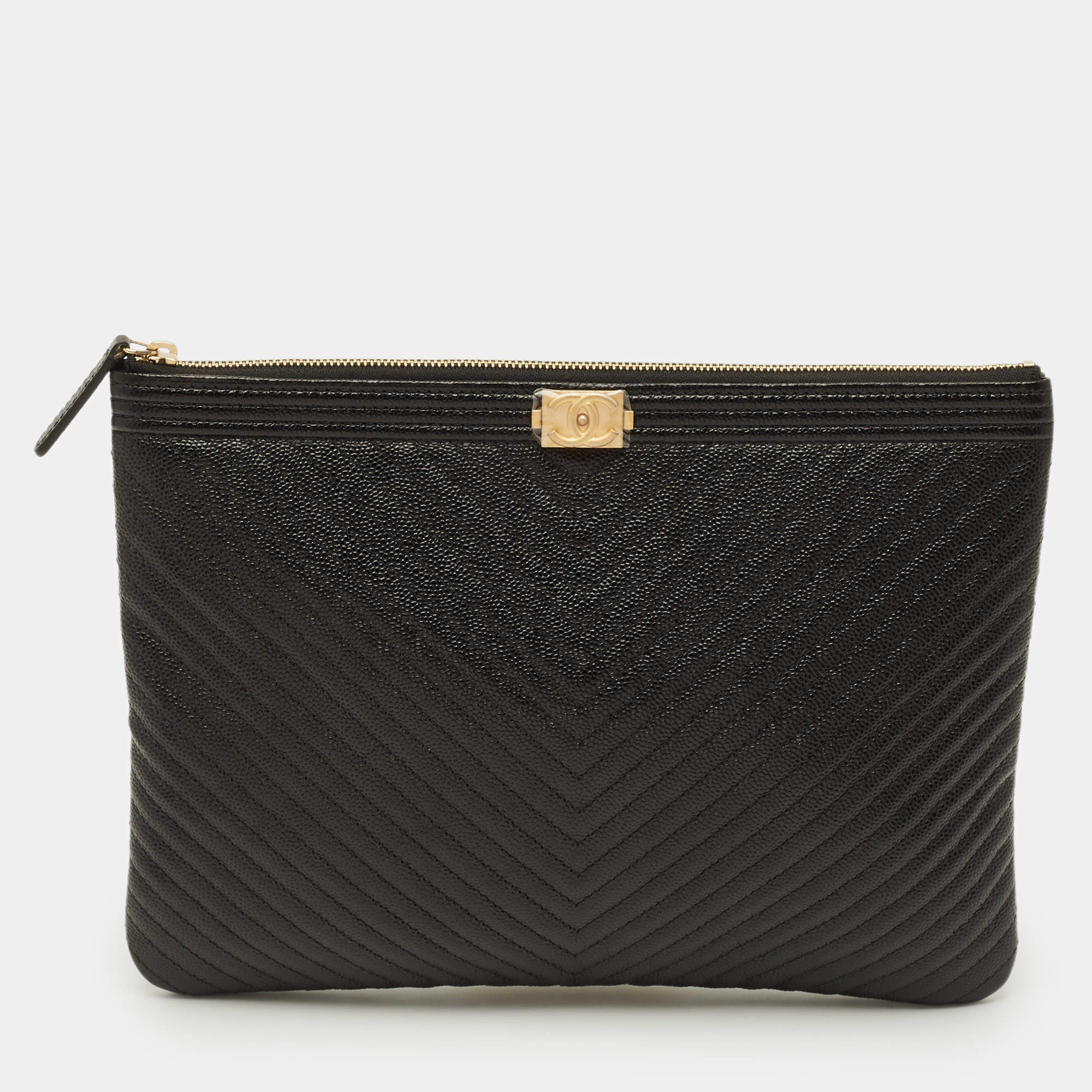 مملوكة مسبقًا Chanel Boy Medium Black Chevron Caviar Leather Pouch