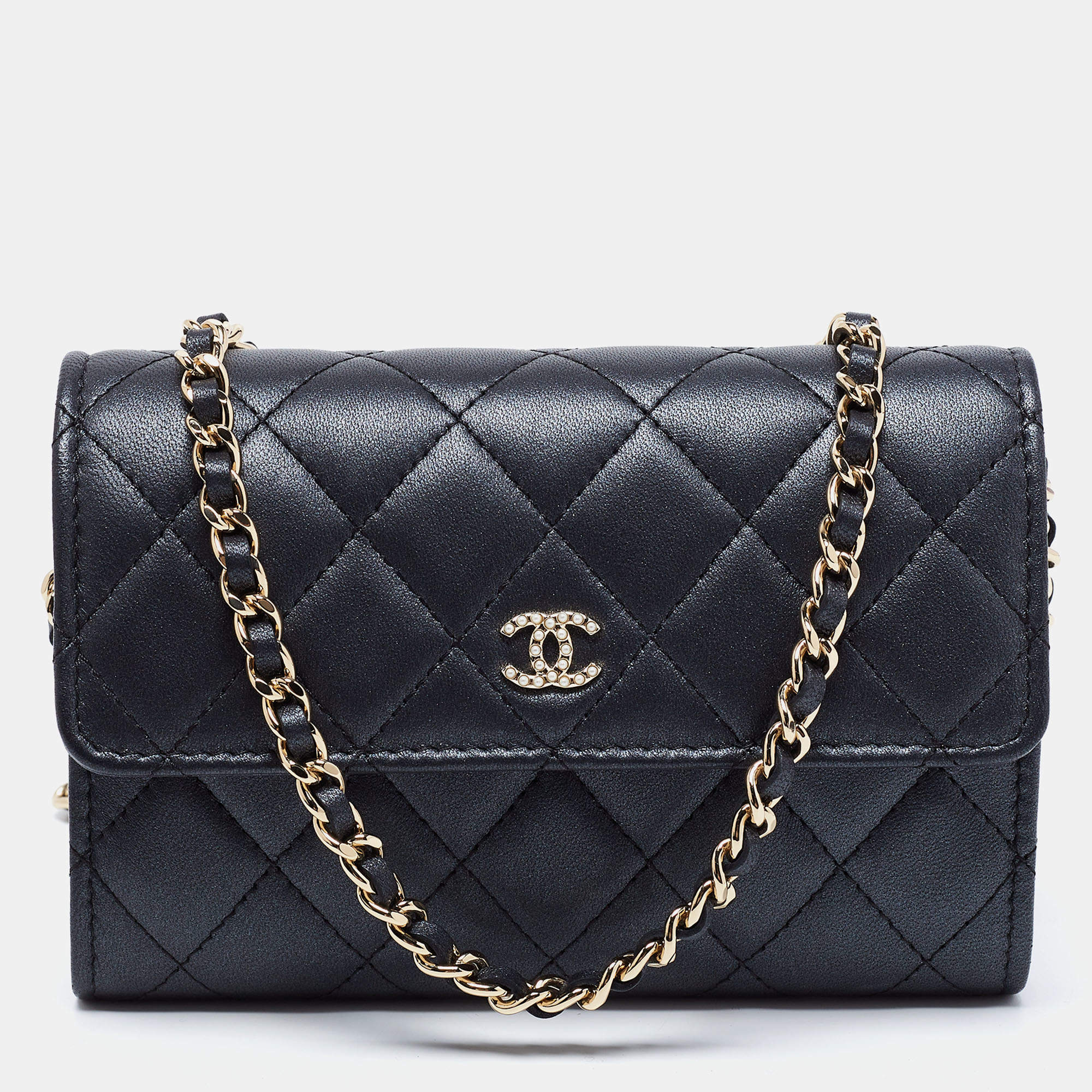 Pre Owned محفظة بسلسلة شانيل جلد أزرق كحلي مبطن مزخرفة لؤلؤ