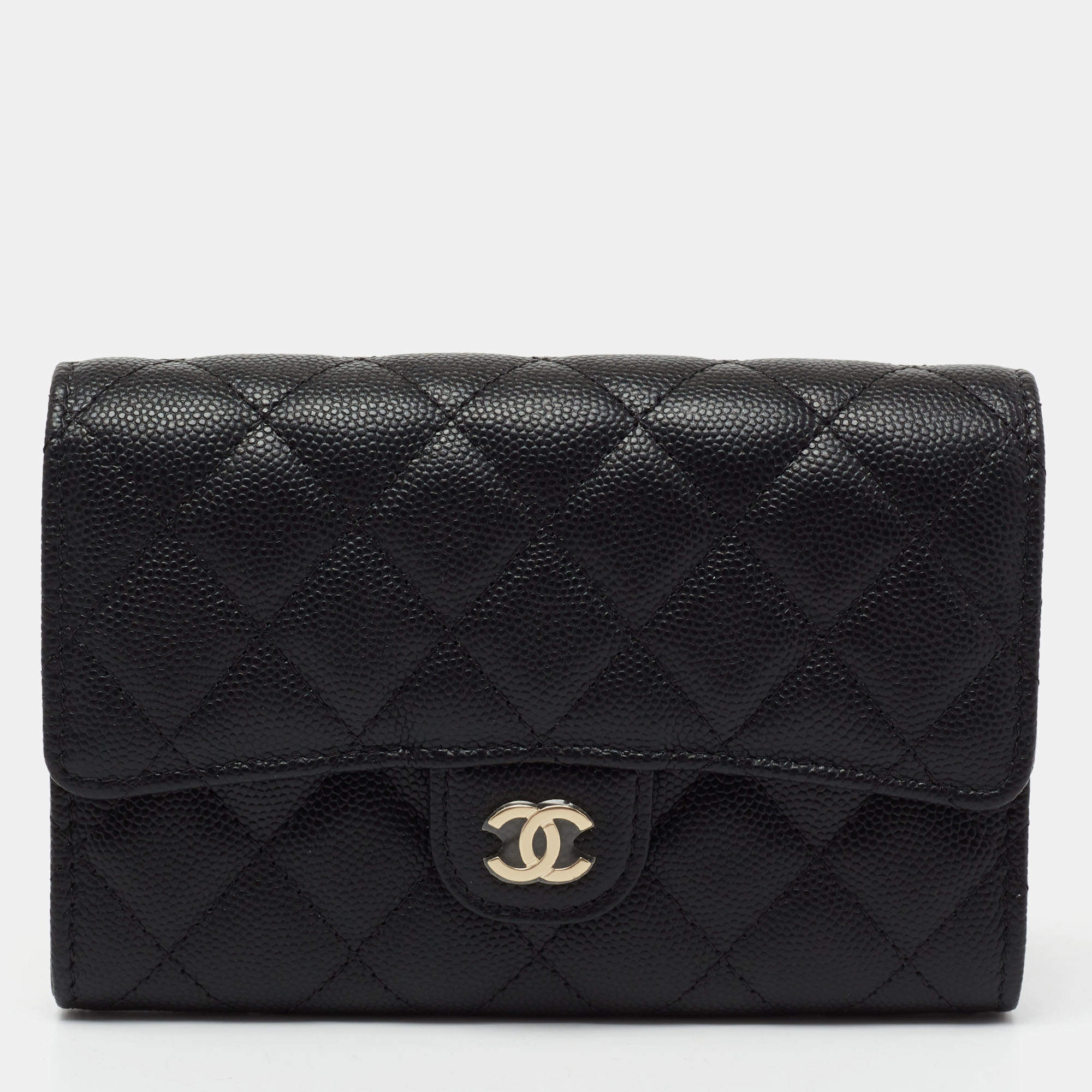 مملوكة مسبقًا Chanel Black Quilted Leather CC Flap Wallet