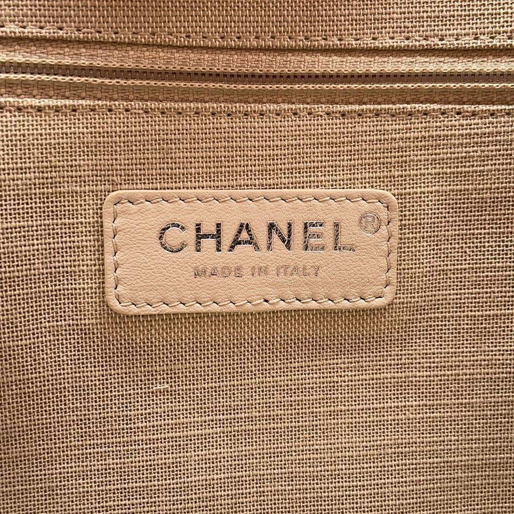 sharealivecloset on X: “Outfit of the day” CHANEL DEAUVILLE LARGE TOTE BAG  Light Pink #Chanel #chanelDEV #Chaneloutfit #chanellheart #outfitoftheday  #OutfitAugust2020 #fashionblog #purse #dev #totebag #clothes   / X