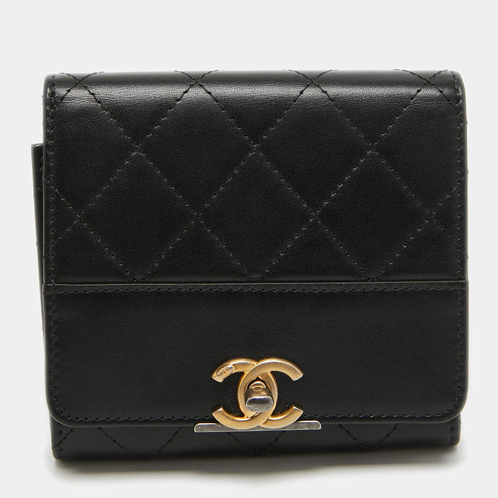 Pre Owned Chanel Black Quilted Leather CC Trifold Wallet