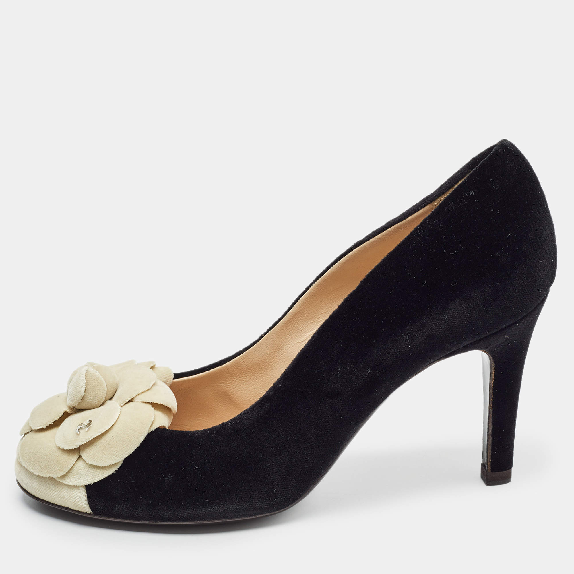 Pre Owned Chanel Black/Cream Velvet CC Camelia Pumps Size 36