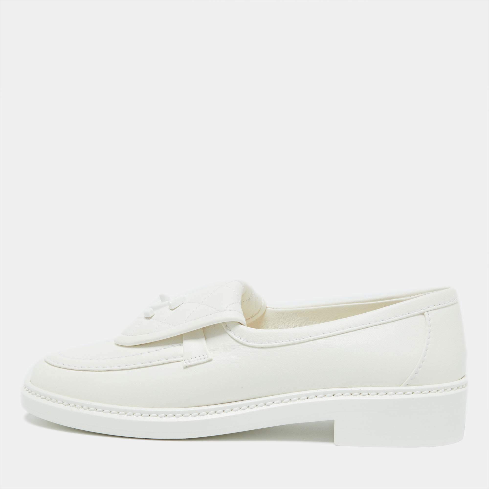Pre Owned Chanel White Quilted Leather CC Turnlock Loafers Size 37.5