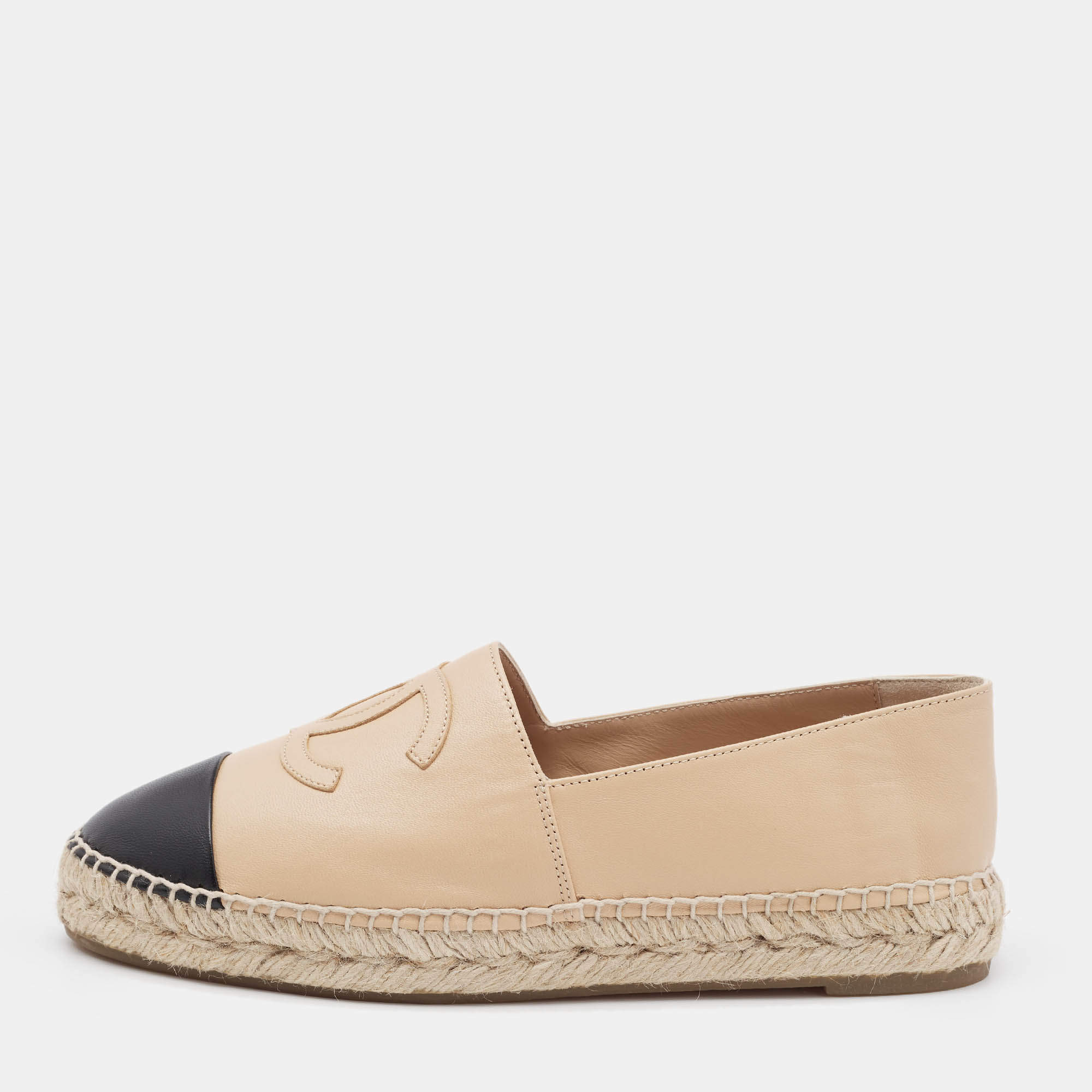 Pre Owned Chanel Beige/Black Leather CC Cap Toe Espadrille Flats Size 39