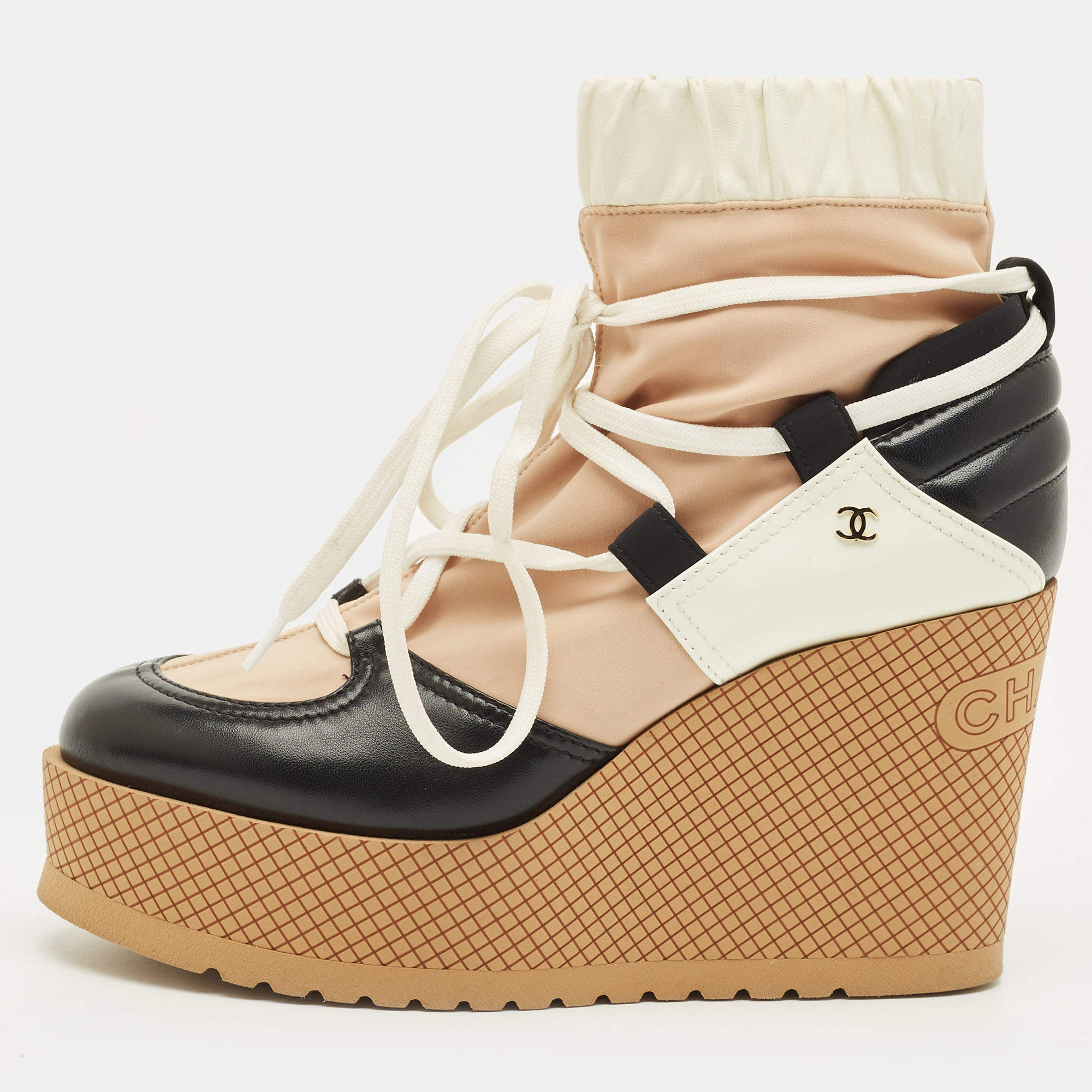 مملوكة مسبقًا Chanel Runway Size 38.5 Black/Brown Leather and Nylon Wedge Boots