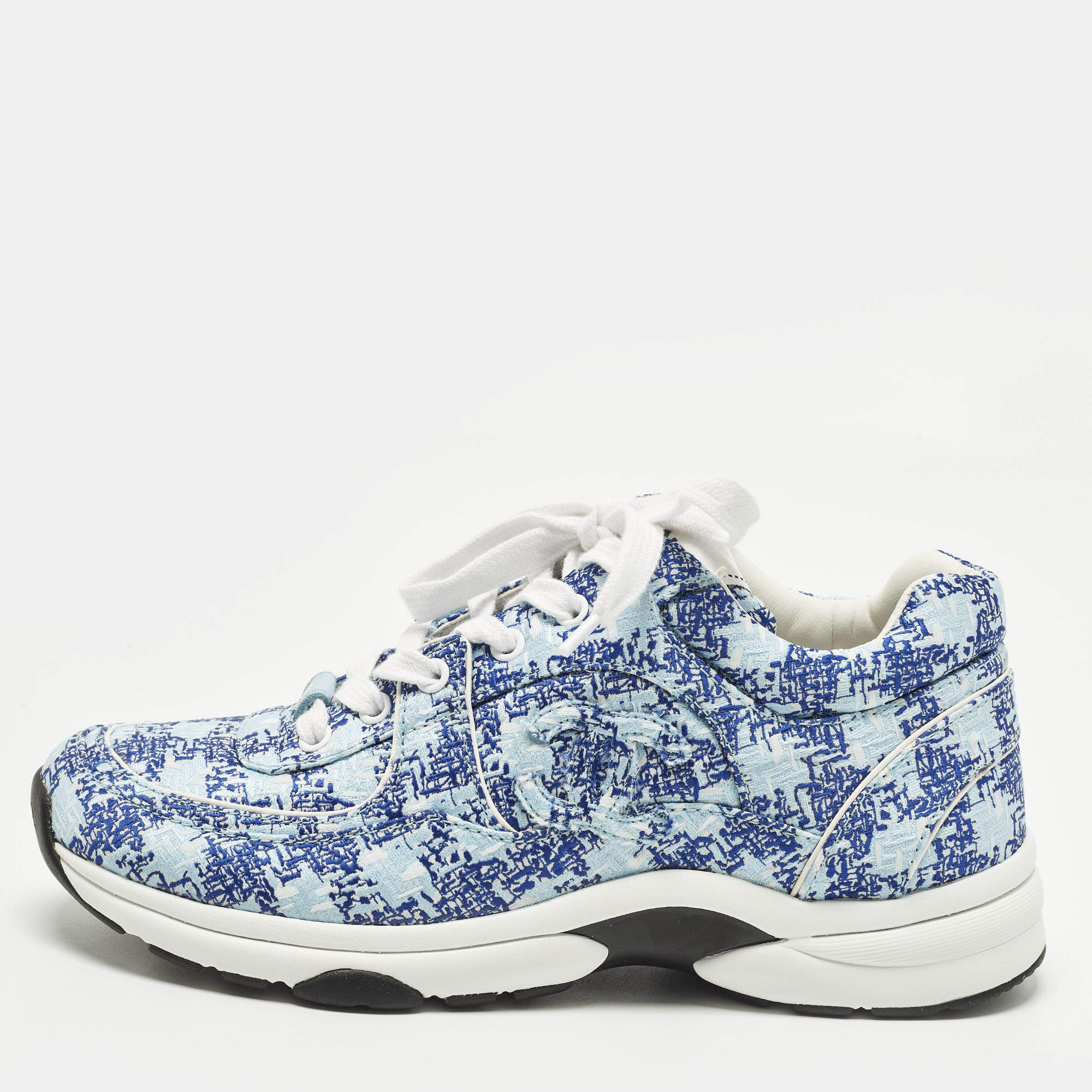 Pre Owned حذاء رياضي شانيل جلد وتويد أسود/ذهبي مزين سي سي منخفض من أعلى مقاس 39