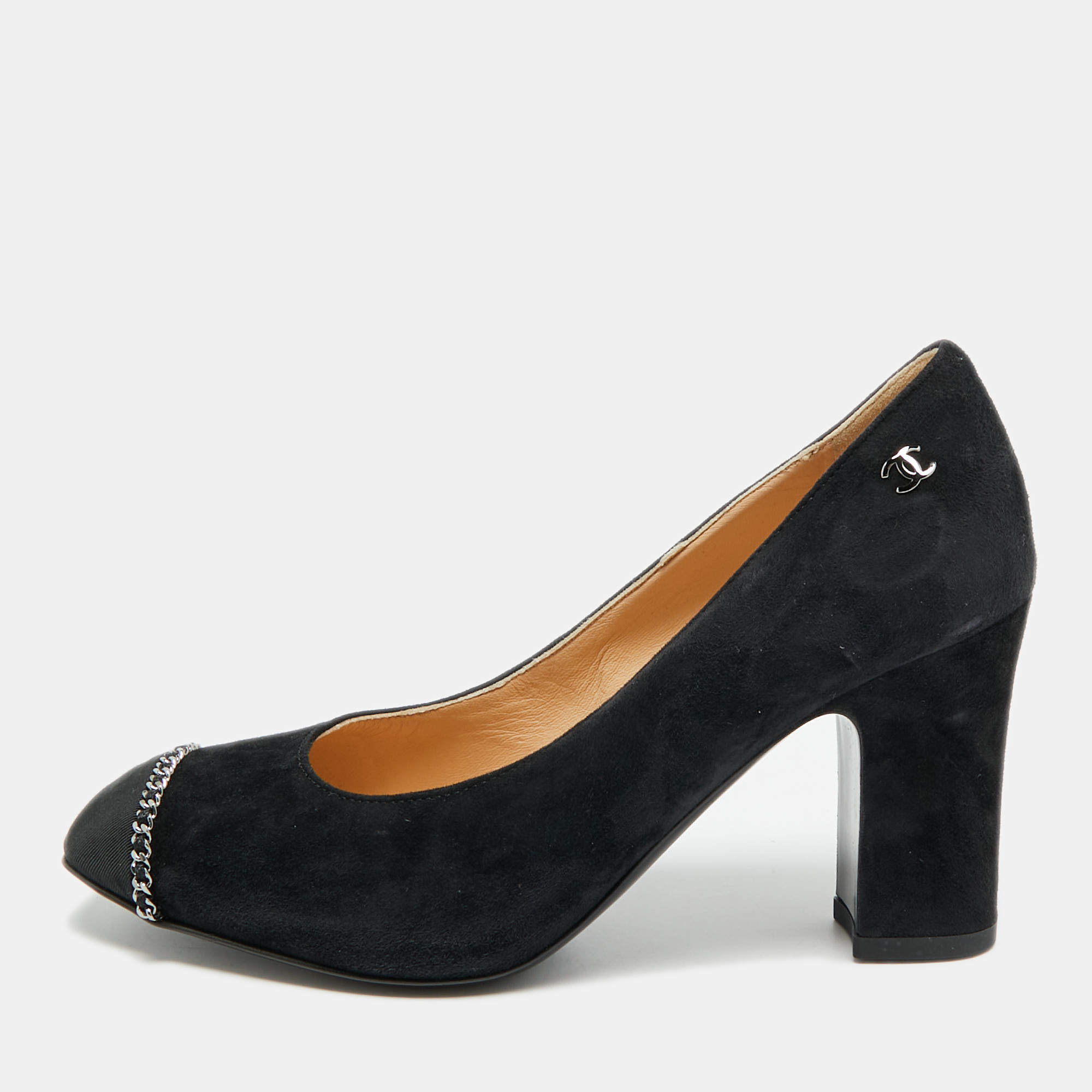 مملوكة مسبقًا Chanel CC Size 35.5 Black Canvas And Suede Cap Toe Block Heel Pumps