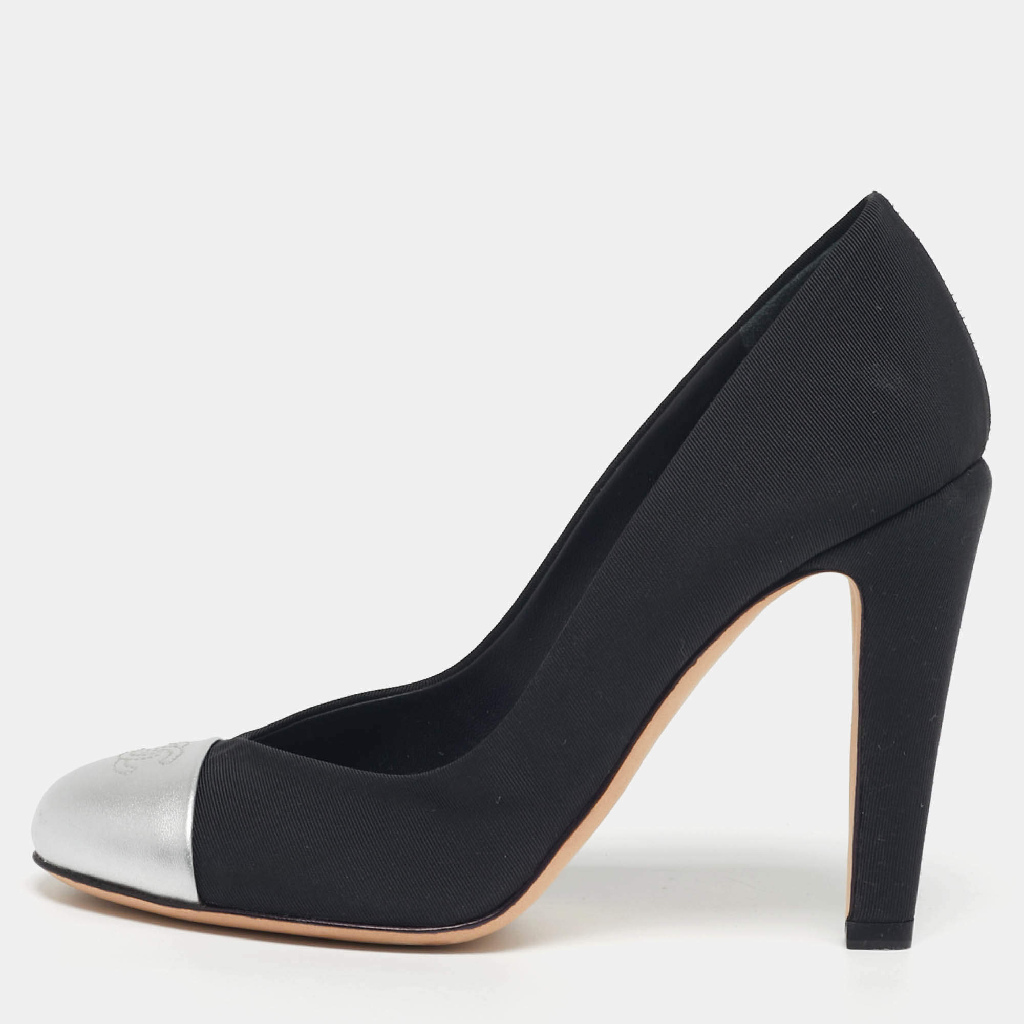 مملوكة مسبقًا Chanel CC Size 36 Black/Silver Grosgrain and Leather Cap Toe Pumps