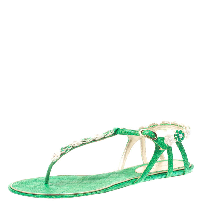 مملوكة مسبقًا Chanel Green Leather CC Camellia Thong Flat Sandals Size 40