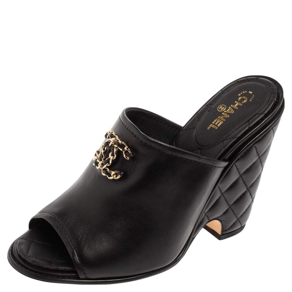 مملوكة مسبقًا Chanel Black Leather CC Wedge Mules Size 40