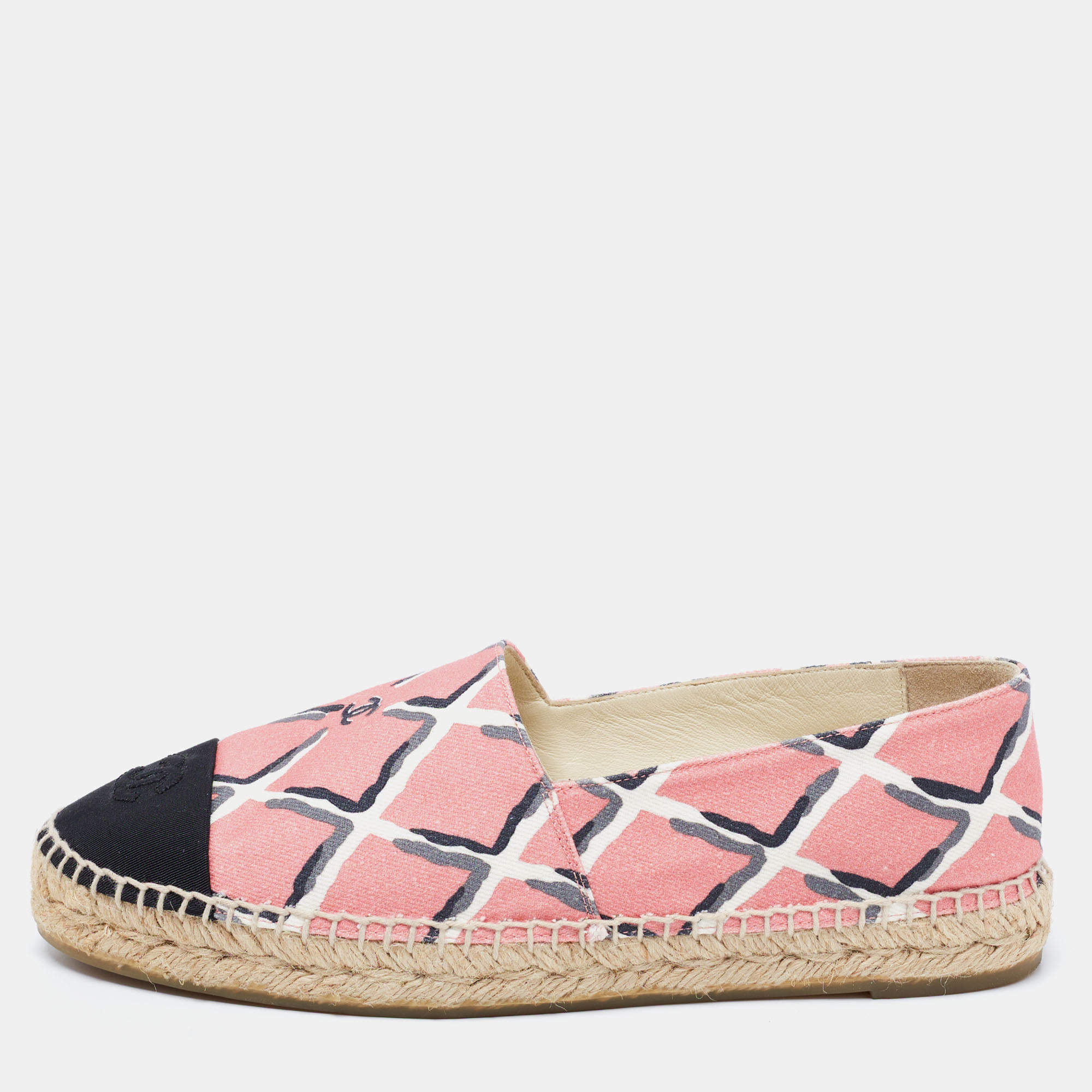 Pre Owned Chanel Pink/Black Printed Canvas and Fabric CC Cap-Toe Flat Espadrilles Size 40