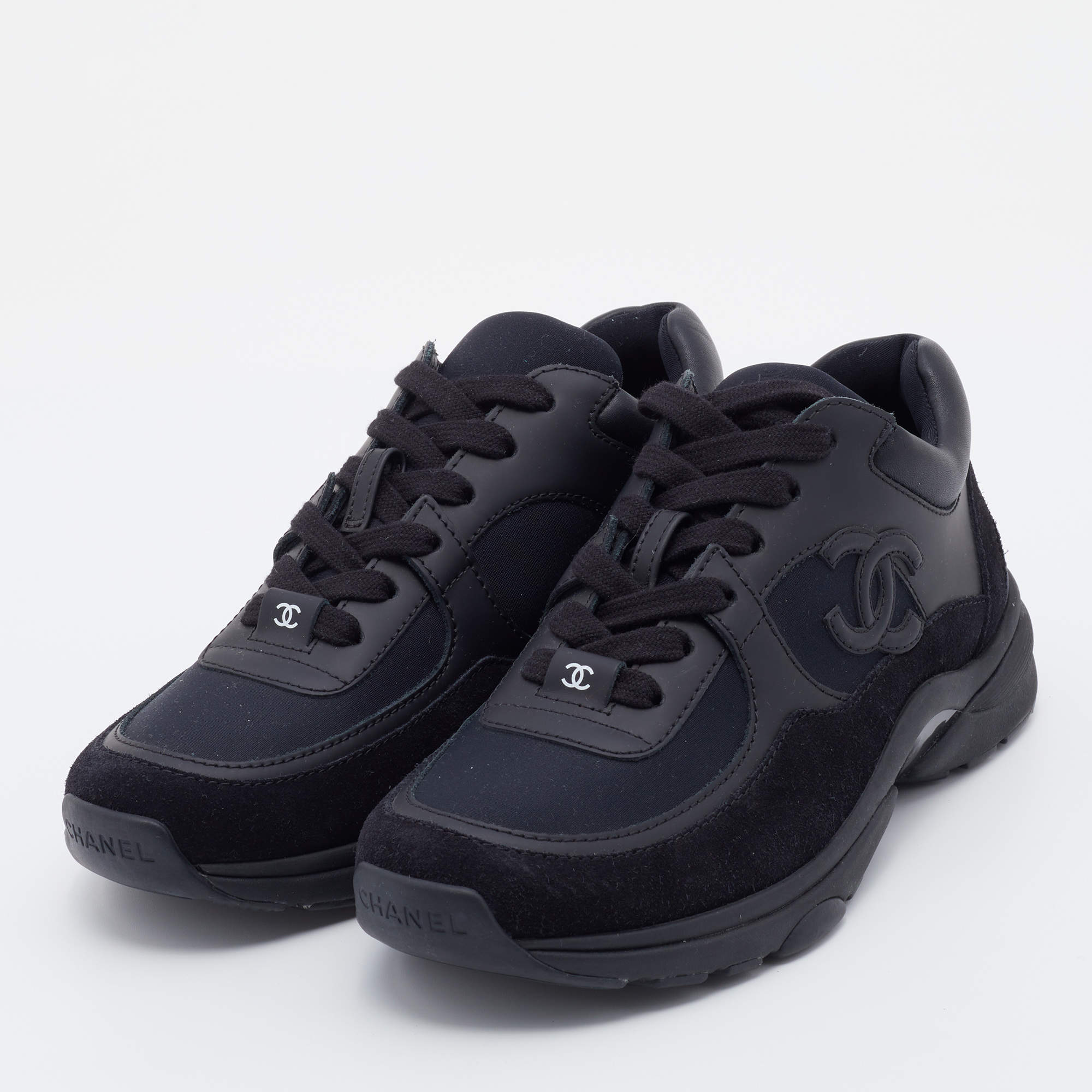 Chanel cc logo suede triple hot sale black sneaker