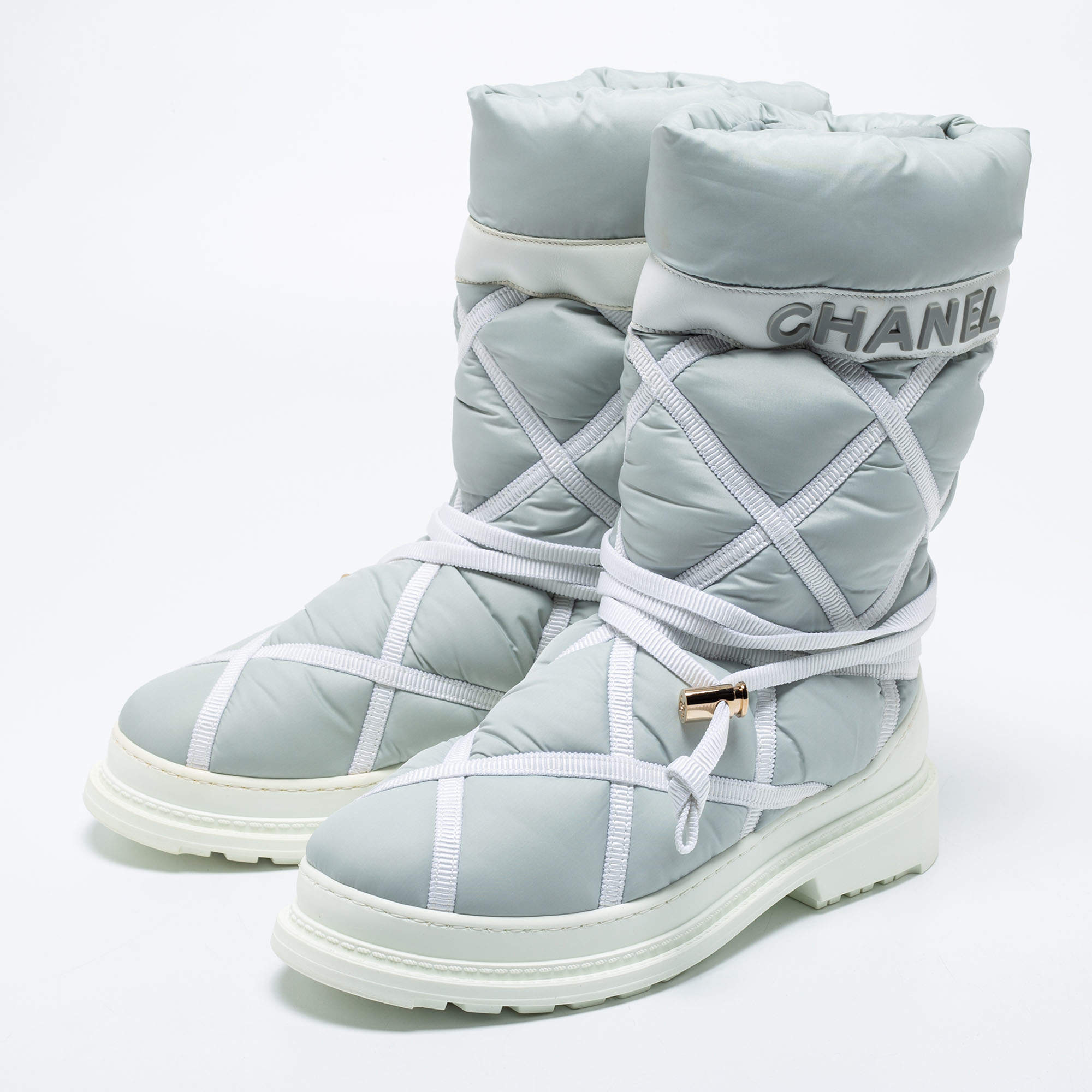 Chanel 2018 18A Winter White Nylon Down Shearling Lined Snow Winter Boots  EU 38