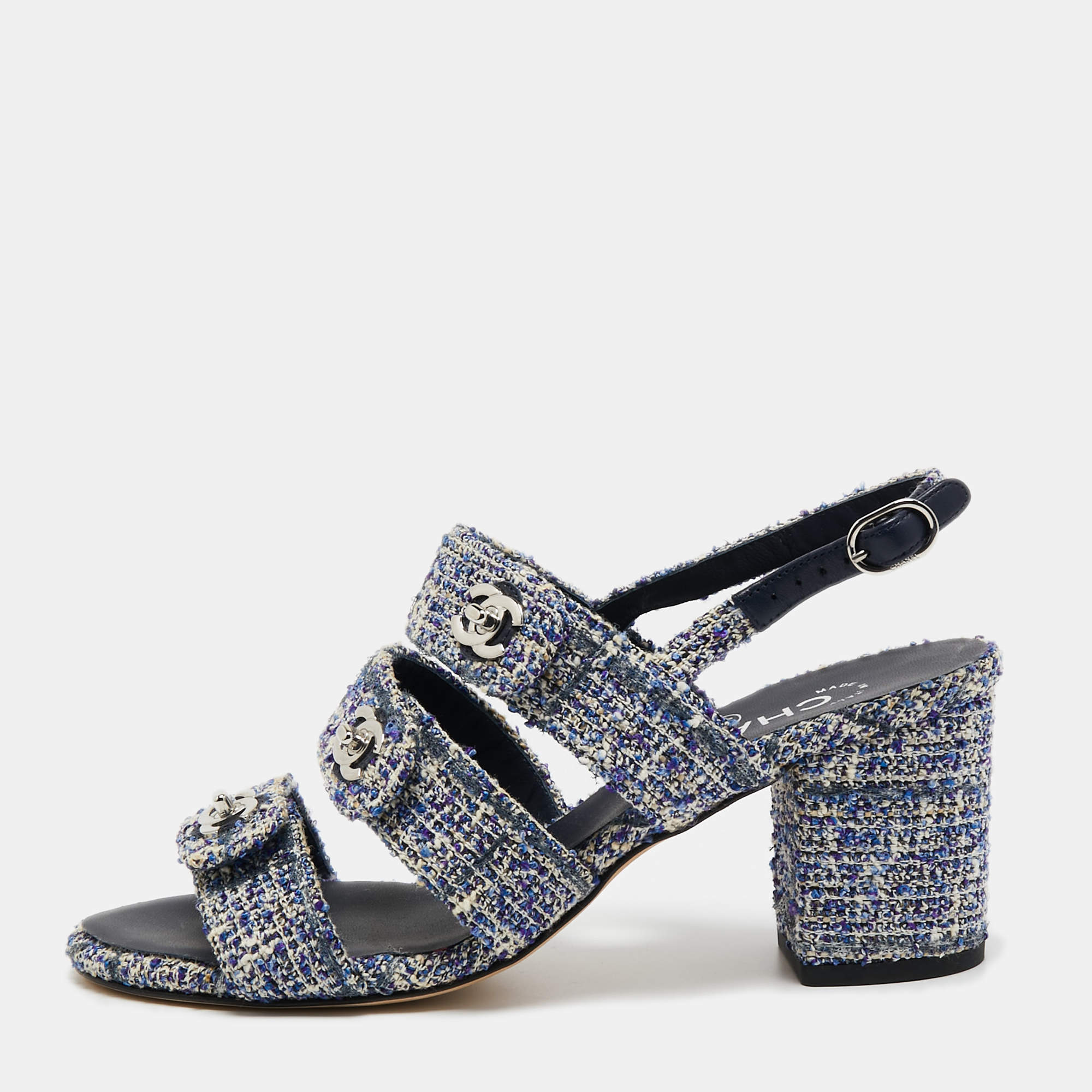 مملوكة مسبقًا Chanel Blue/White Tweed and Leather CC Turn Lock Strappy Slingback Sandals Size 38.5