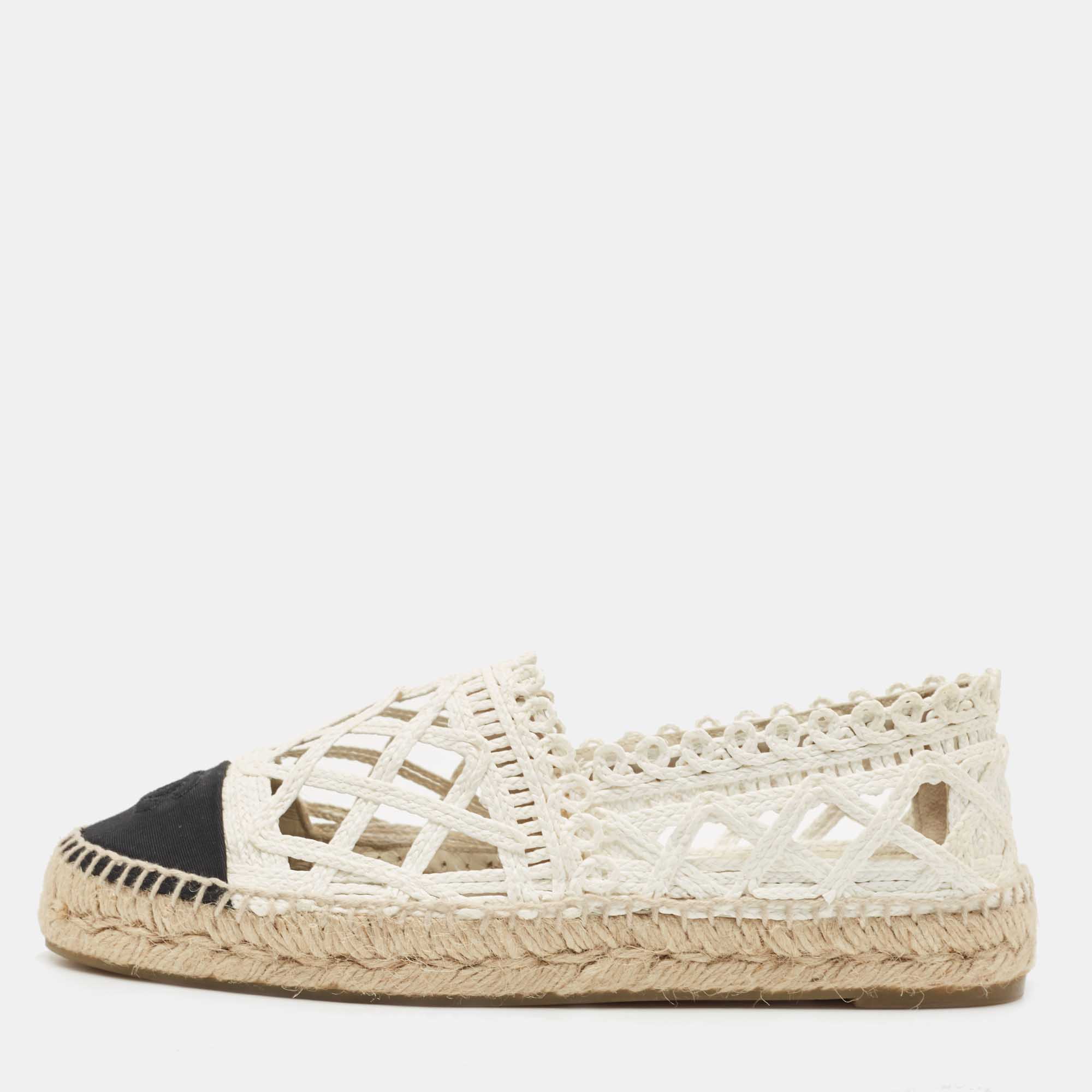 Chanel White/Black Canvas and Raffia Interlocking CC Logo Espadrilles Size 40