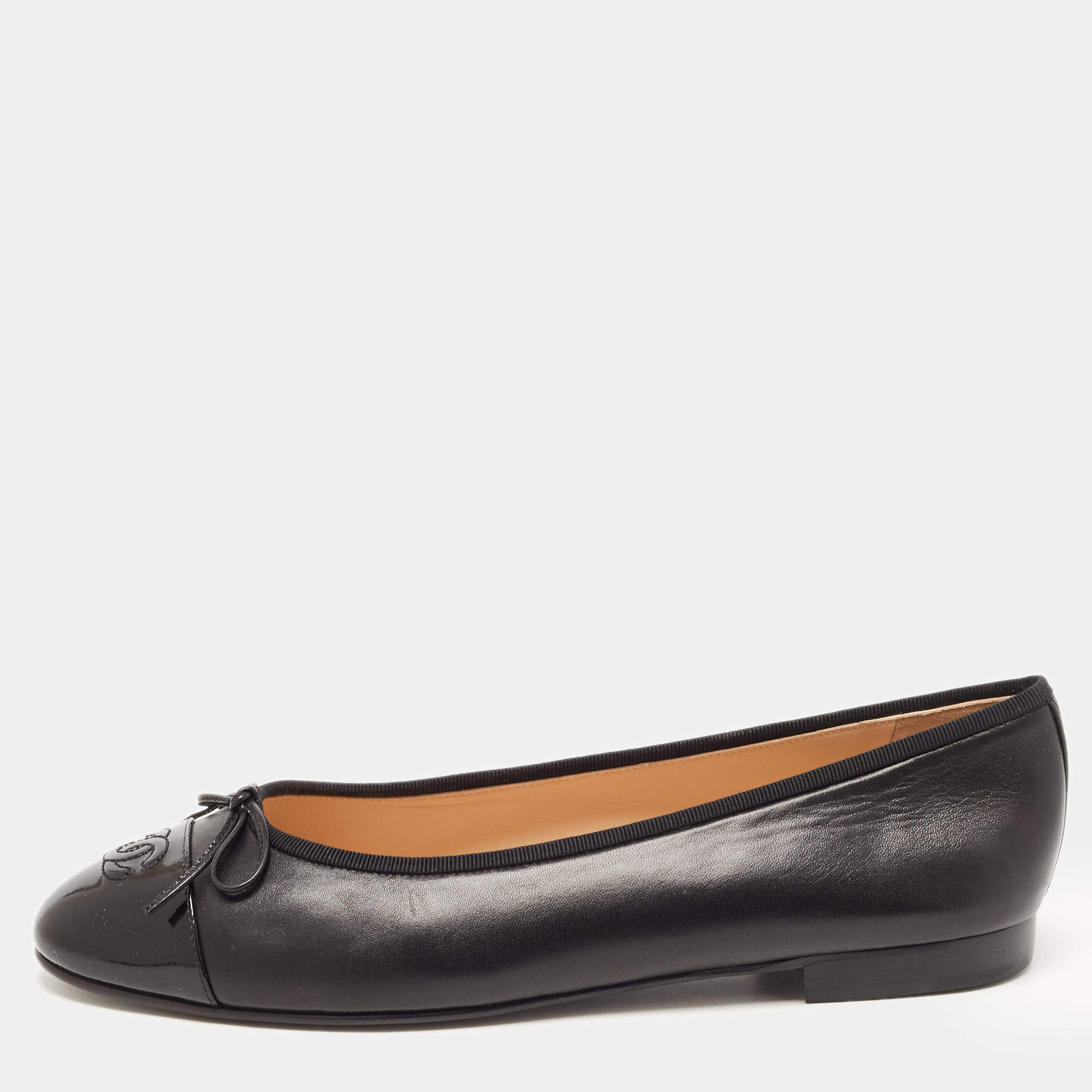Pre Owned Chanel Black Leather and Patent CC Ballet Flats Size 41.5