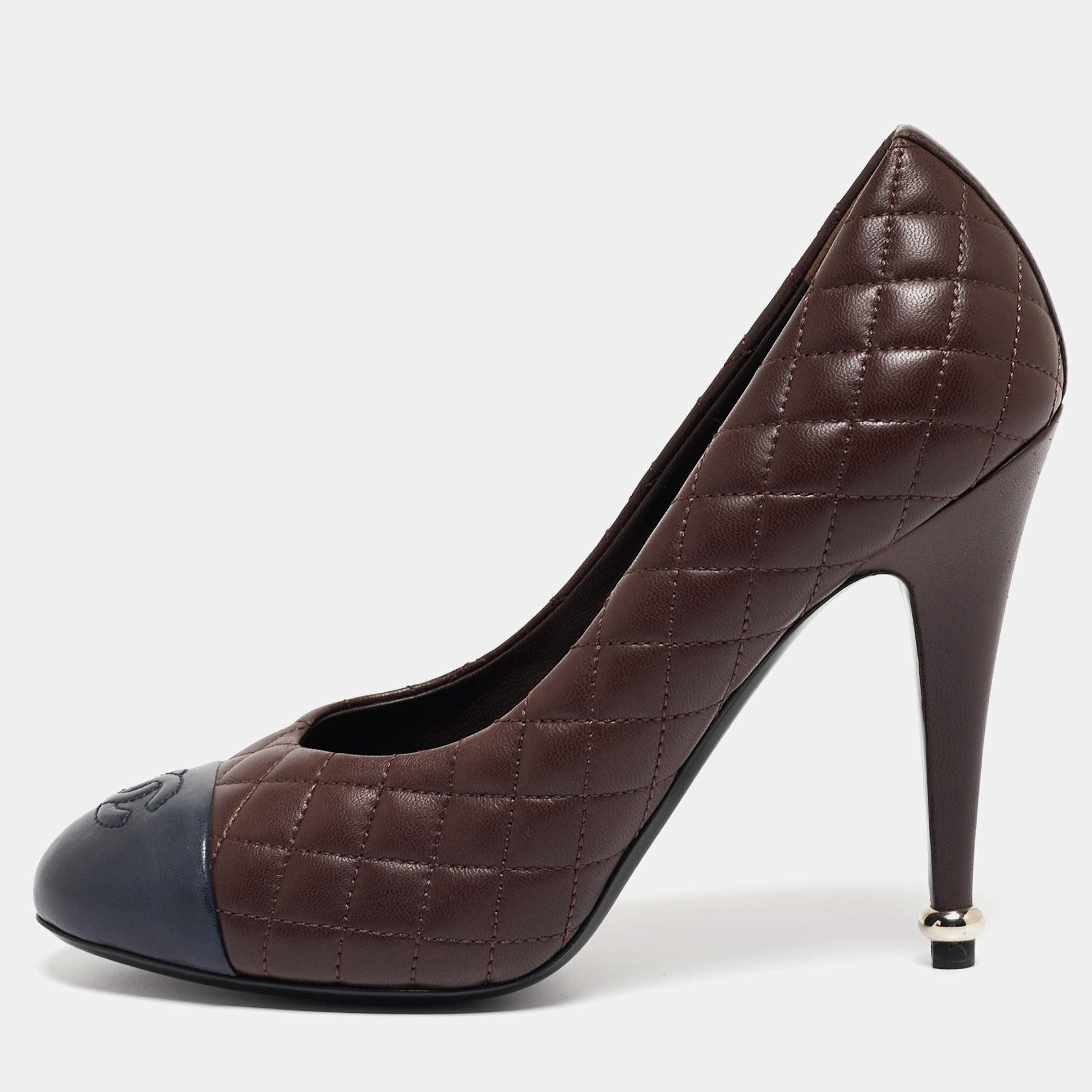 Pre Owned Chanel Burgundy/Navy Blue Quilted Leather CC Cap Toe Pumps Size 38.5