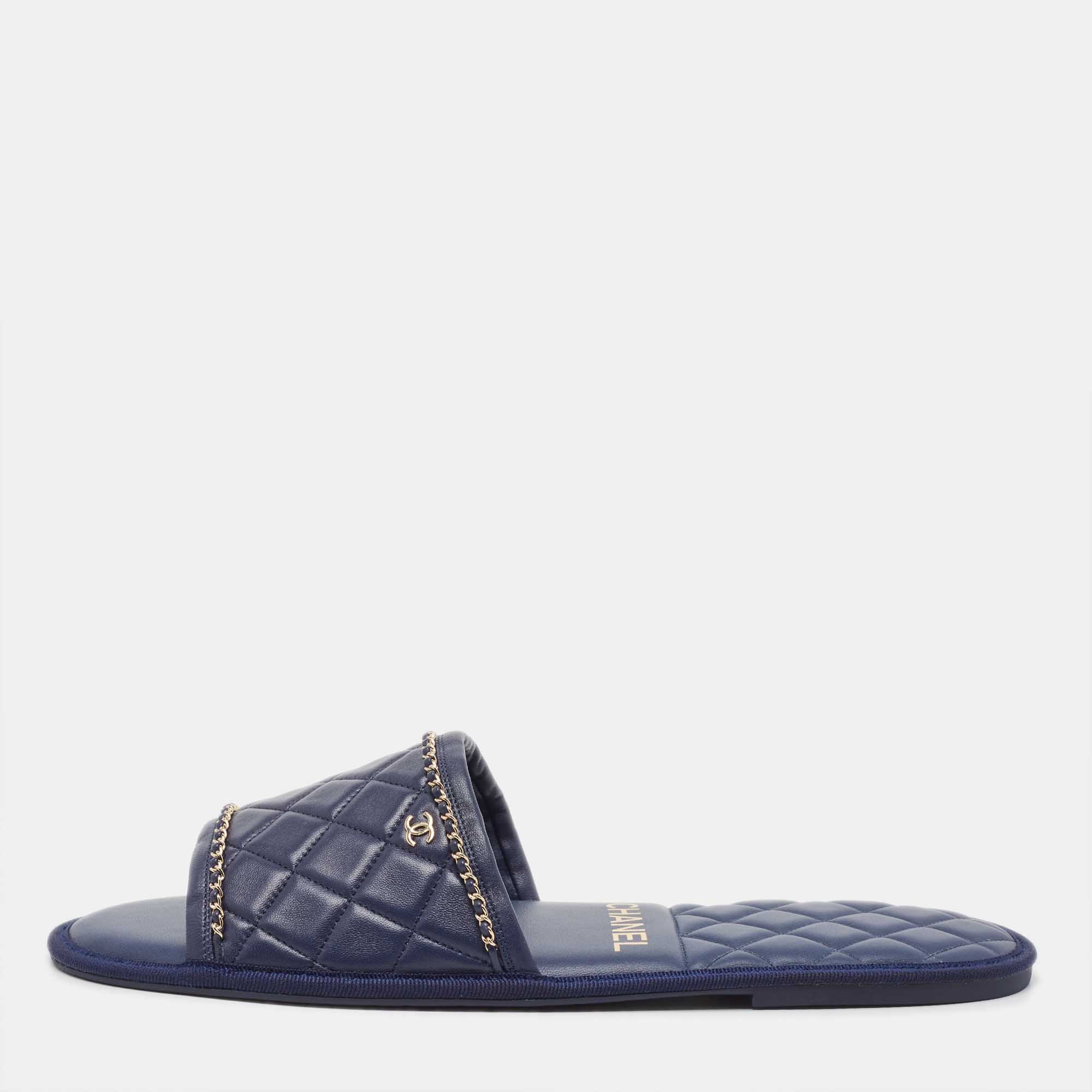 Pre Owned Chanel Navy Blue Leather Chain Link CC Flat Slides Size L