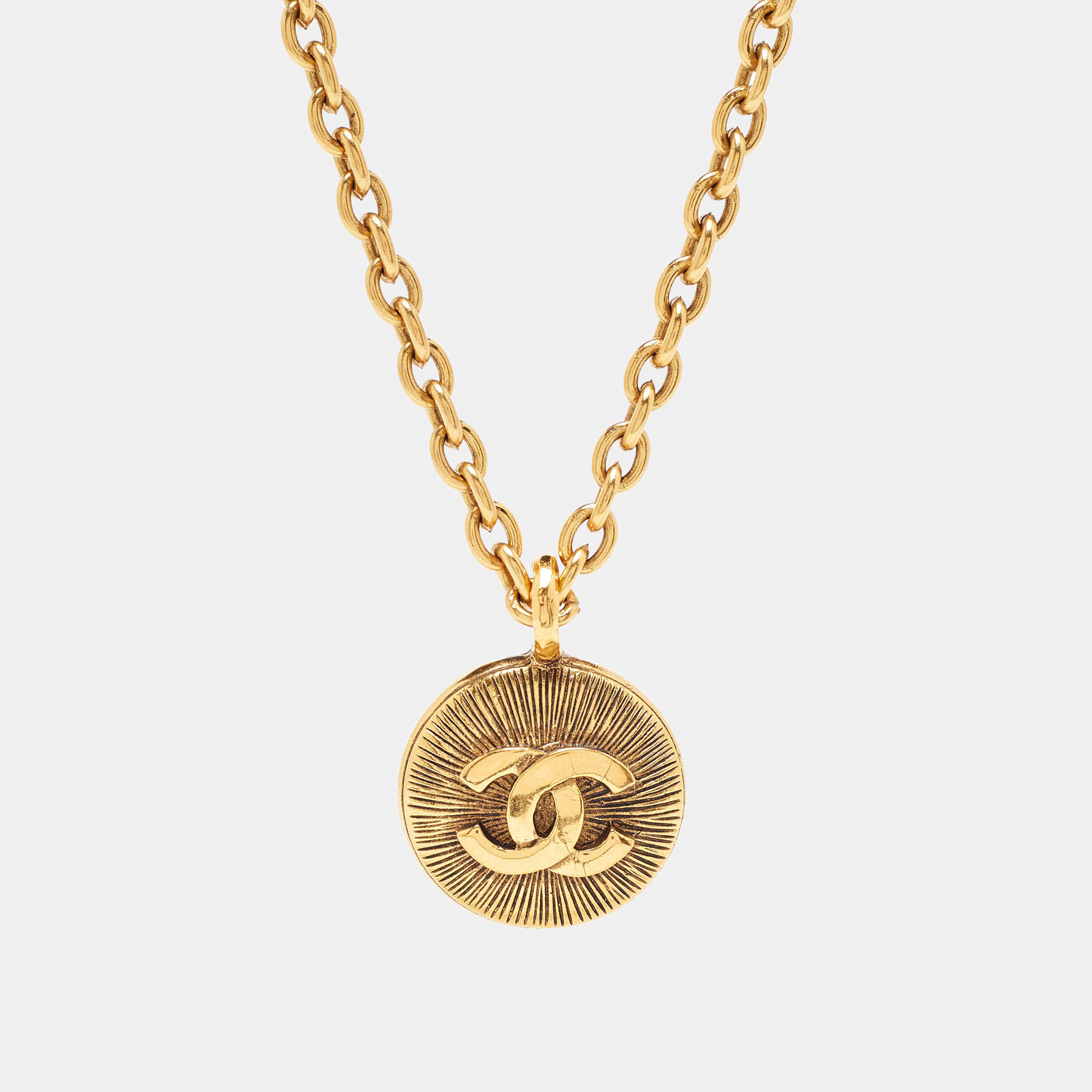 Pre Owned Chanel Vintage Gold Tone CC Medallion Pendant Necklace