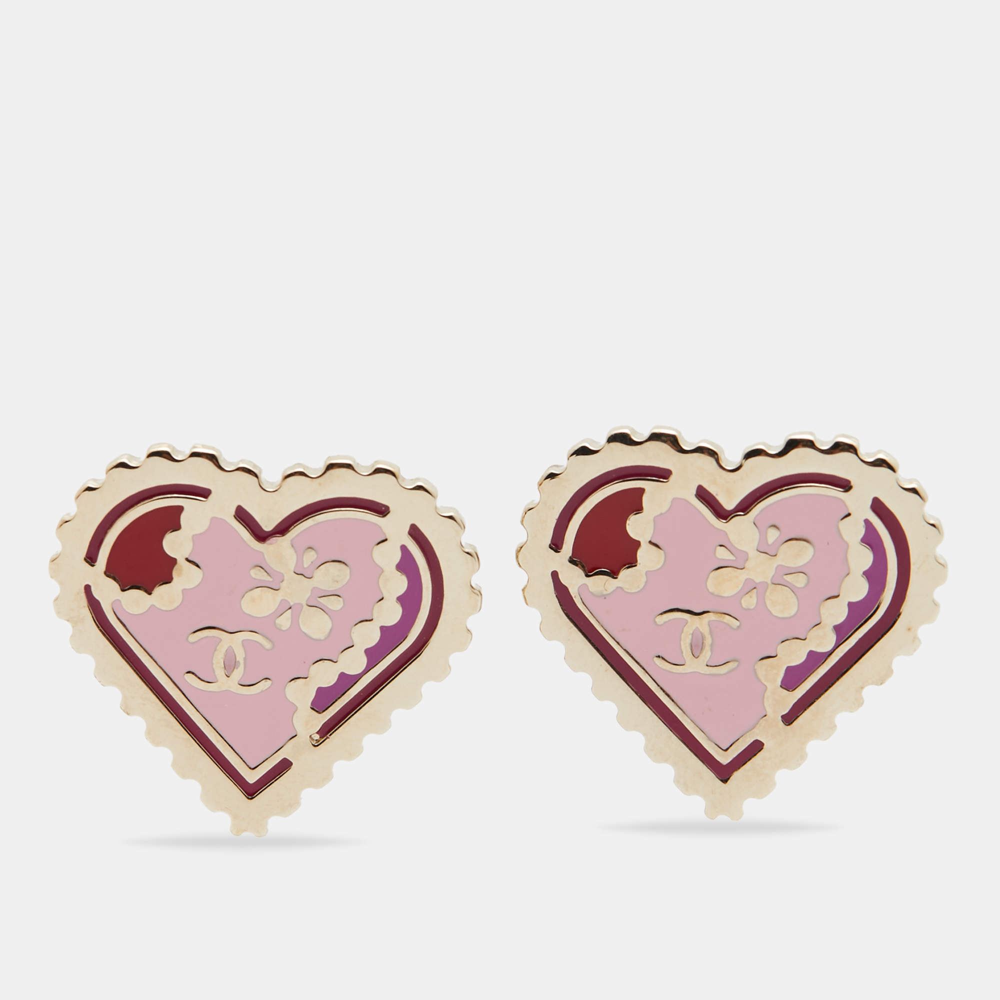 Pre Owned Chanel CC Heart Multicolor Enamel Gold Tone Clip On Earring