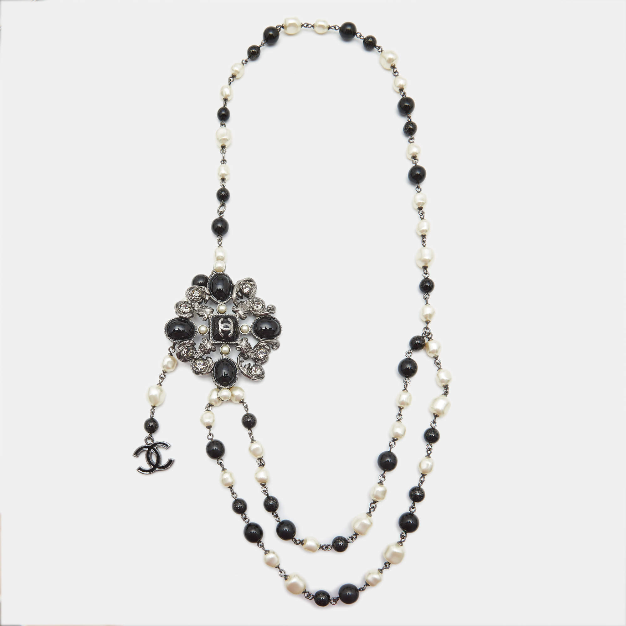 Pre Owned Chanel CC Resin Faux Pearl Beads Crystals Silver Tone Necklace