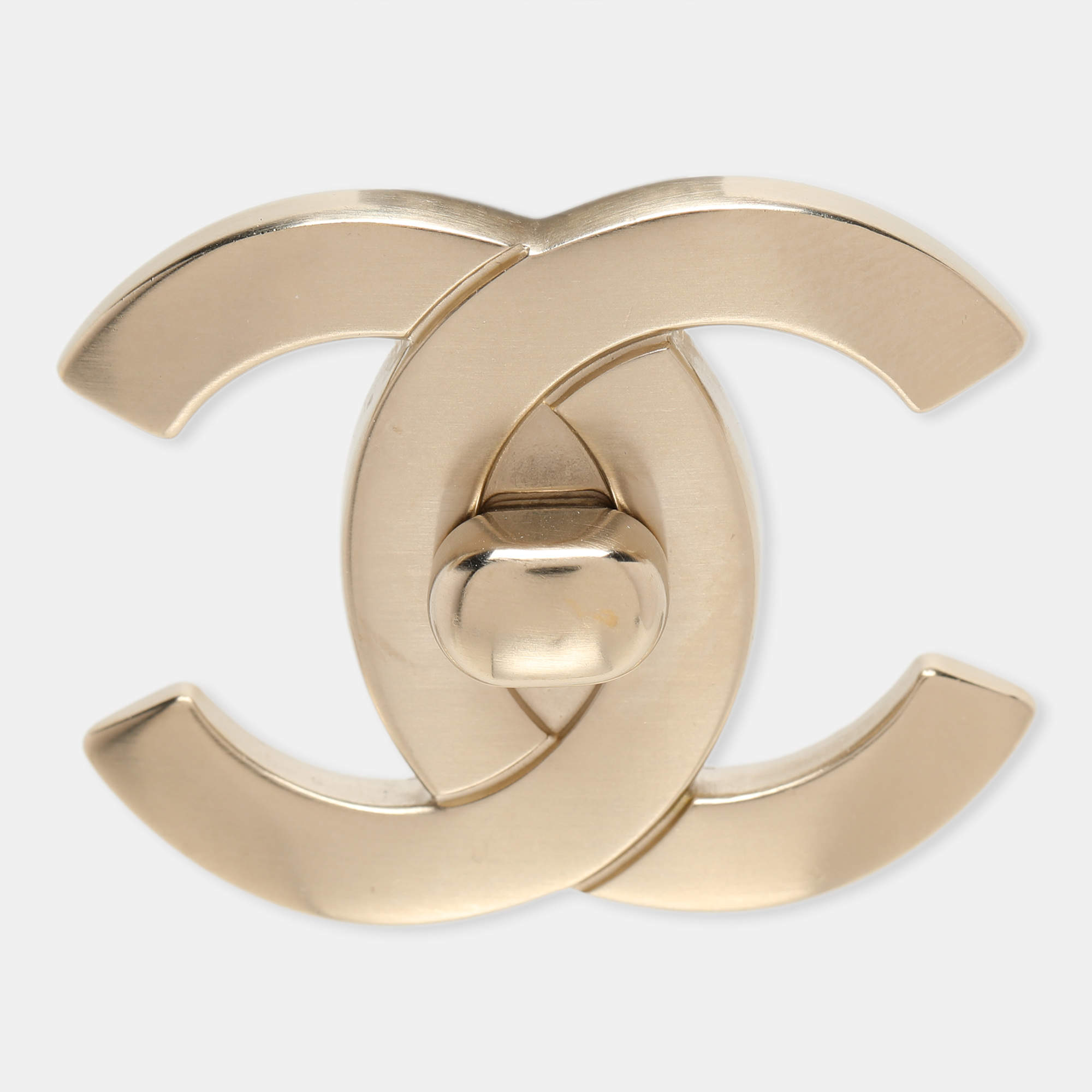 مملوكة مسبقًا Chanel Light Gold Tone Metal CC Brooch