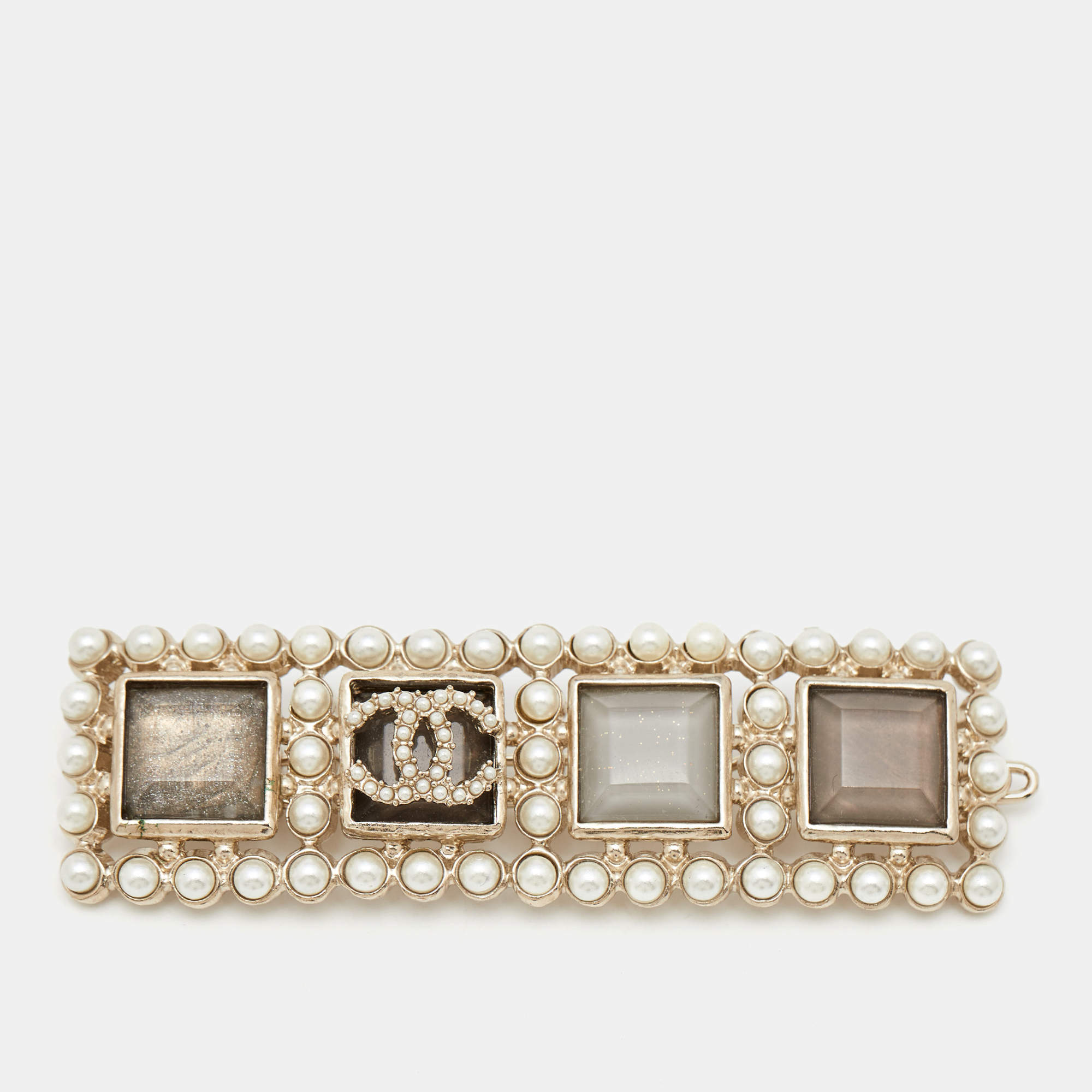 Pre Owned Chanel CC Resin Faux Pearl Gold Tone Hair Pin