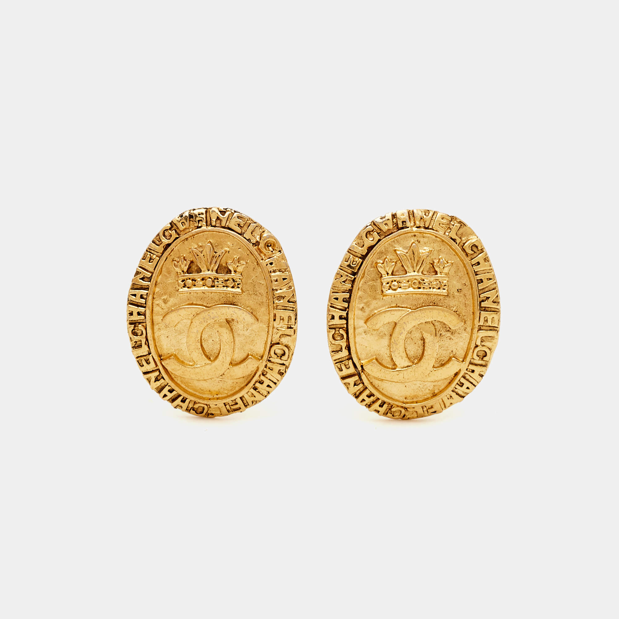 Pre Owned Chanel Vintage Royal Crown CC Gold Tone Clip-On Earring