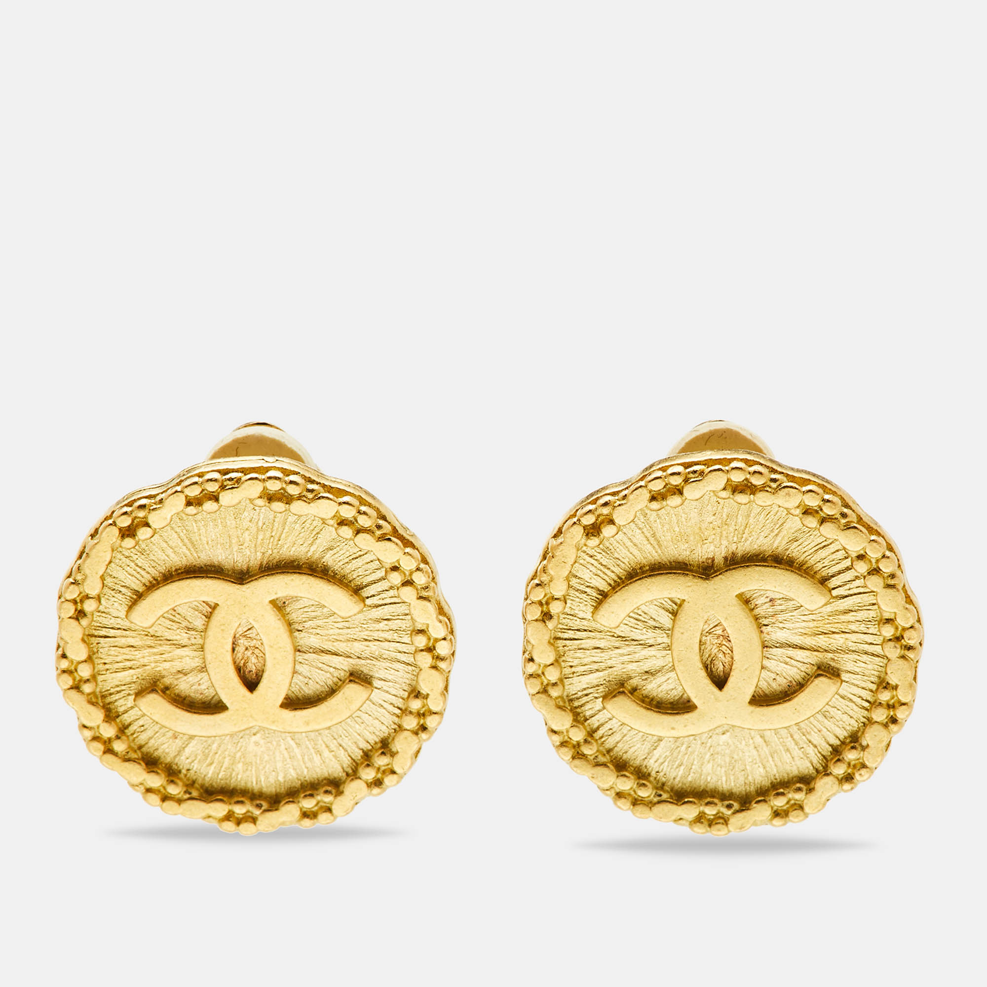 Pre Owned Chanel CC Vintage Gold Tone Clip on Earrings