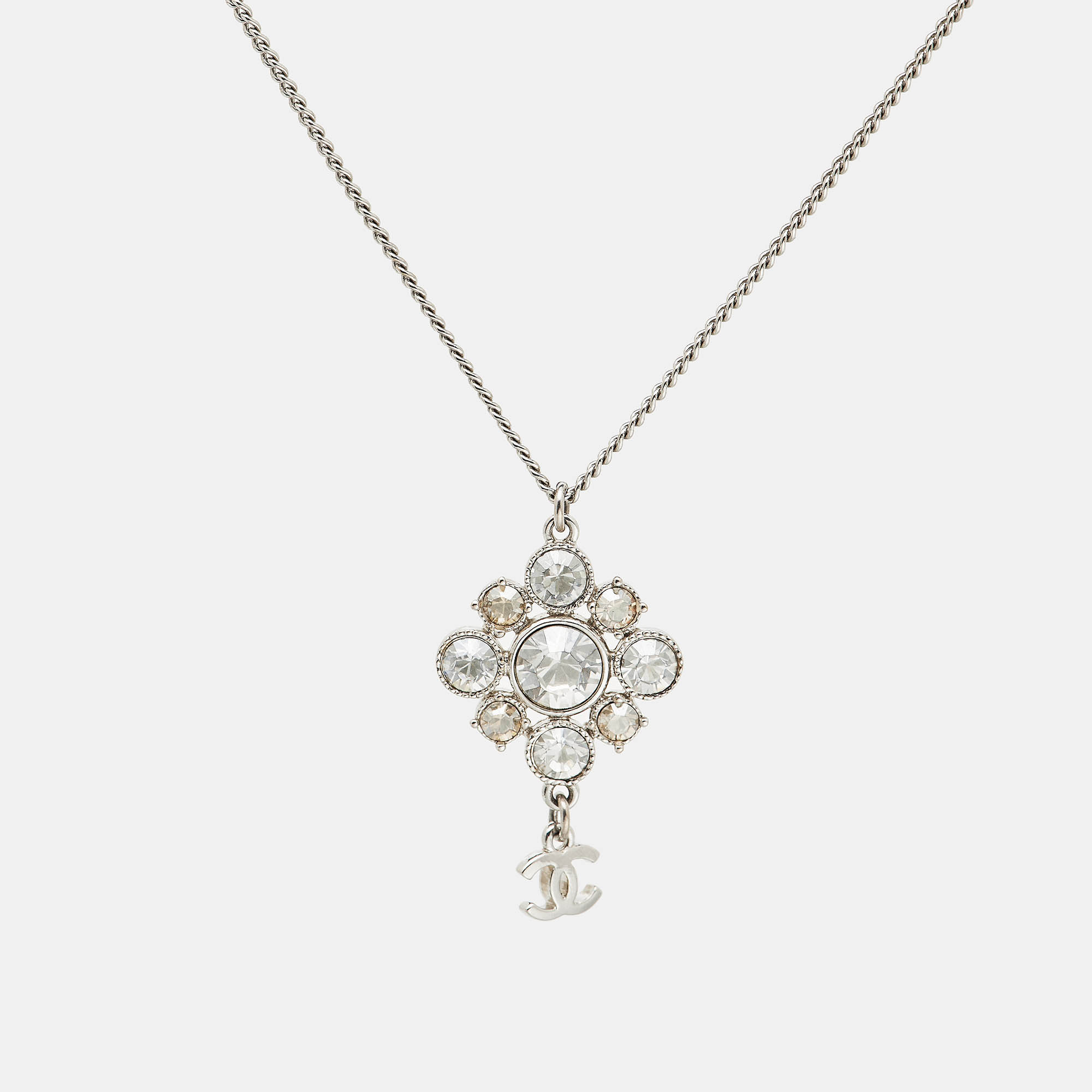 مملوكة مسبقًا Chanel CC Crystals SIlver Tone Necklace