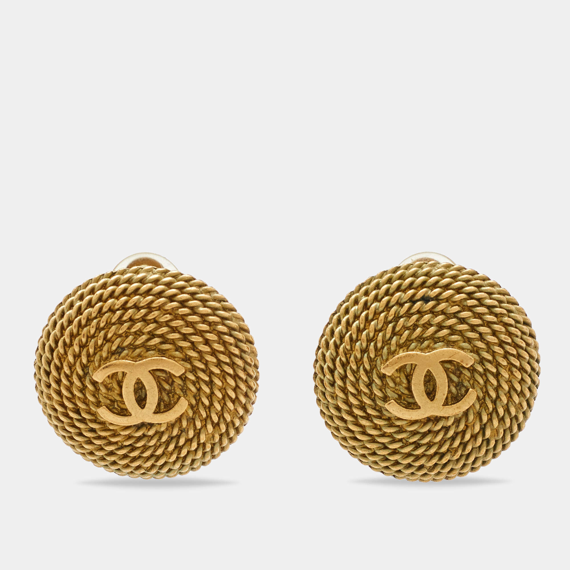 Pre Owned Chanel CC Rope Motif Gold Tone Round Clip-on Stud Earrings