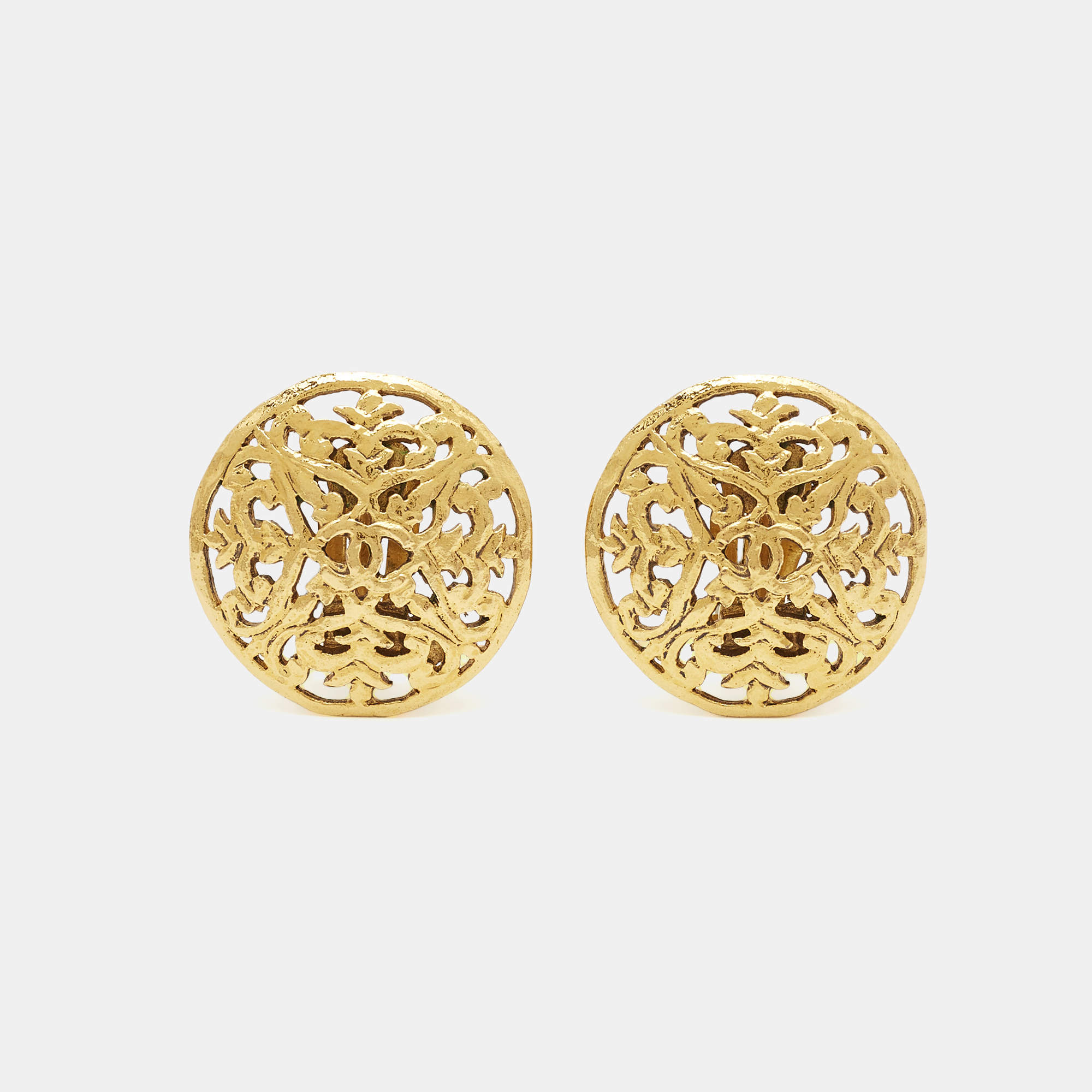 Pre Owned Chanel CC Cut Out Gold Tone Round Stud Earrings