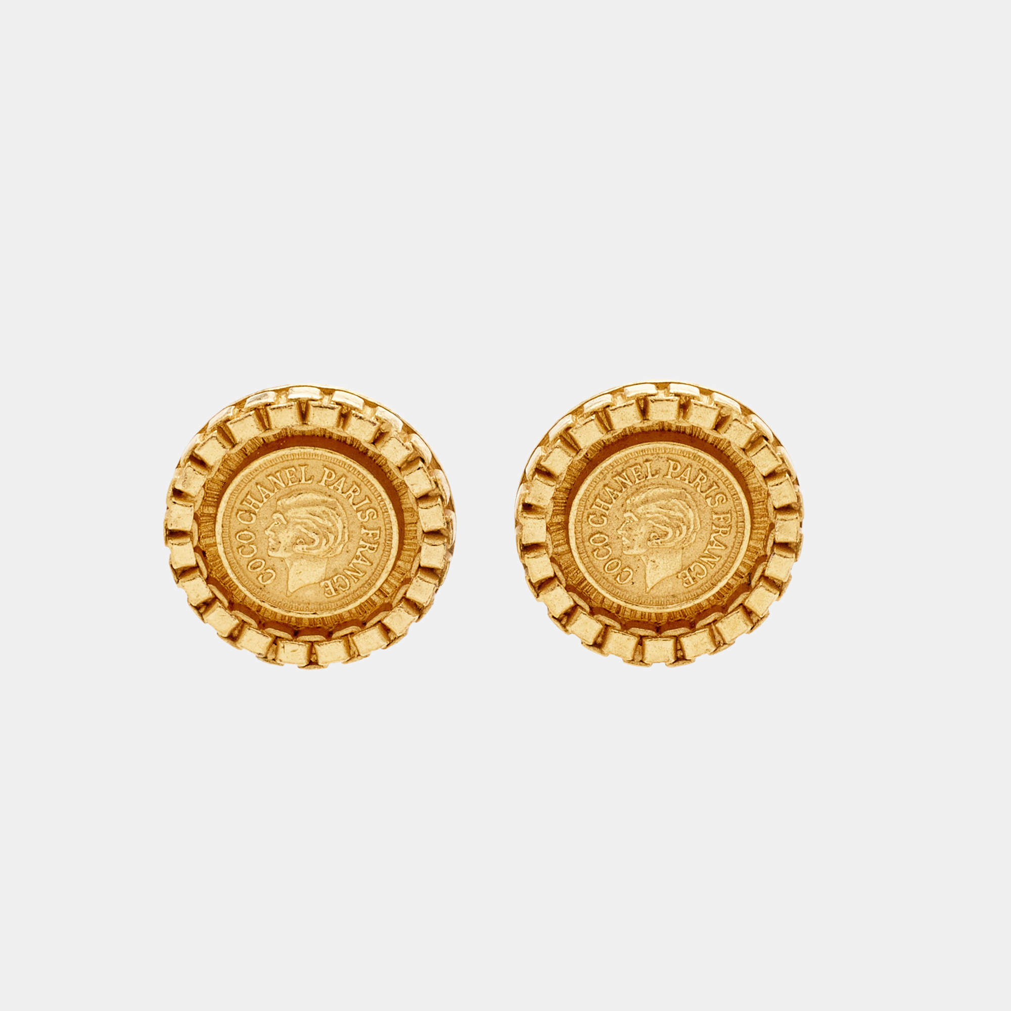 Pre Owned Chanel Coco Chanel Medallion Vintage Gold Tone Clip On Earrings