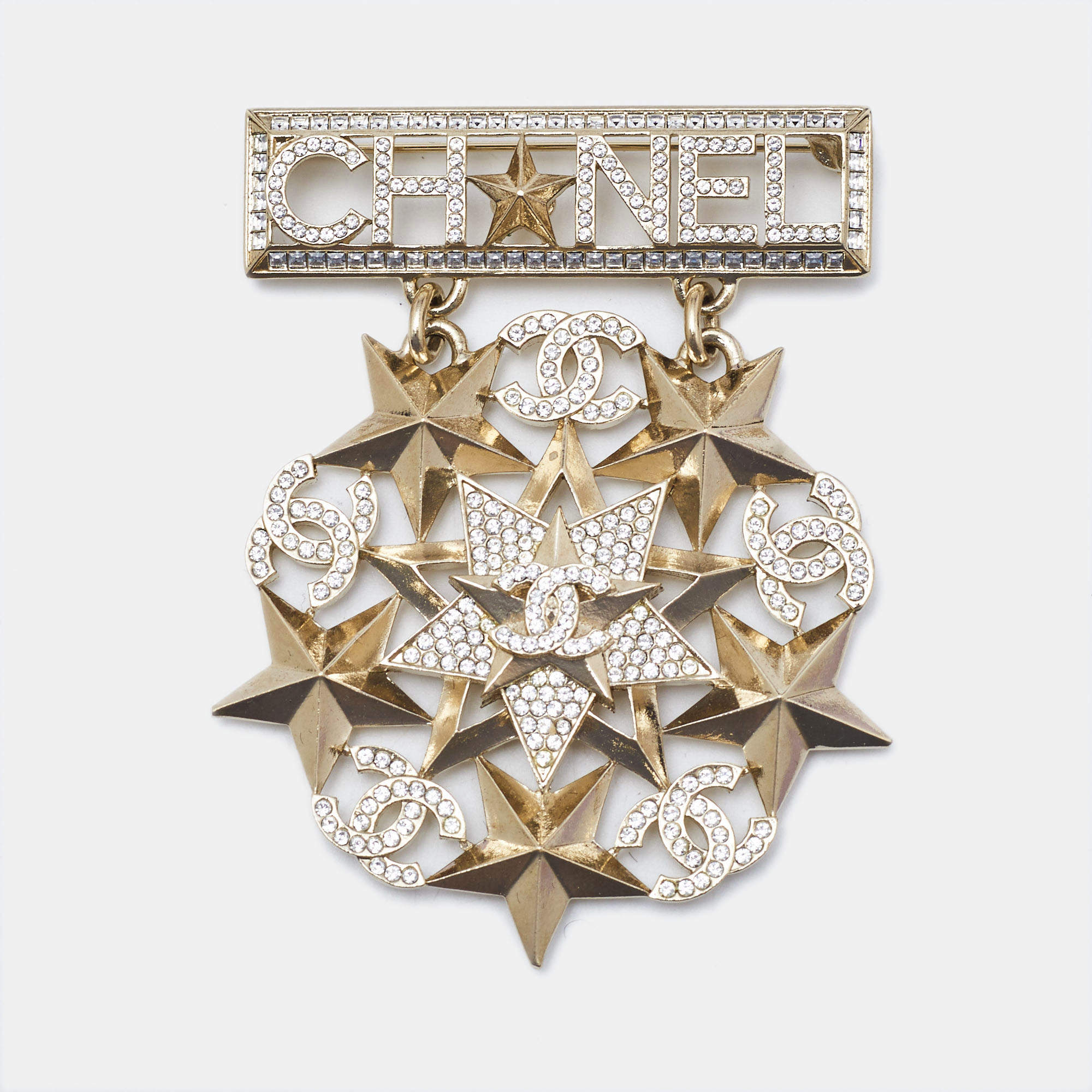مملوكة مسبقًا Chanel CC Crystal  Star Gold Tone Pin Brooch