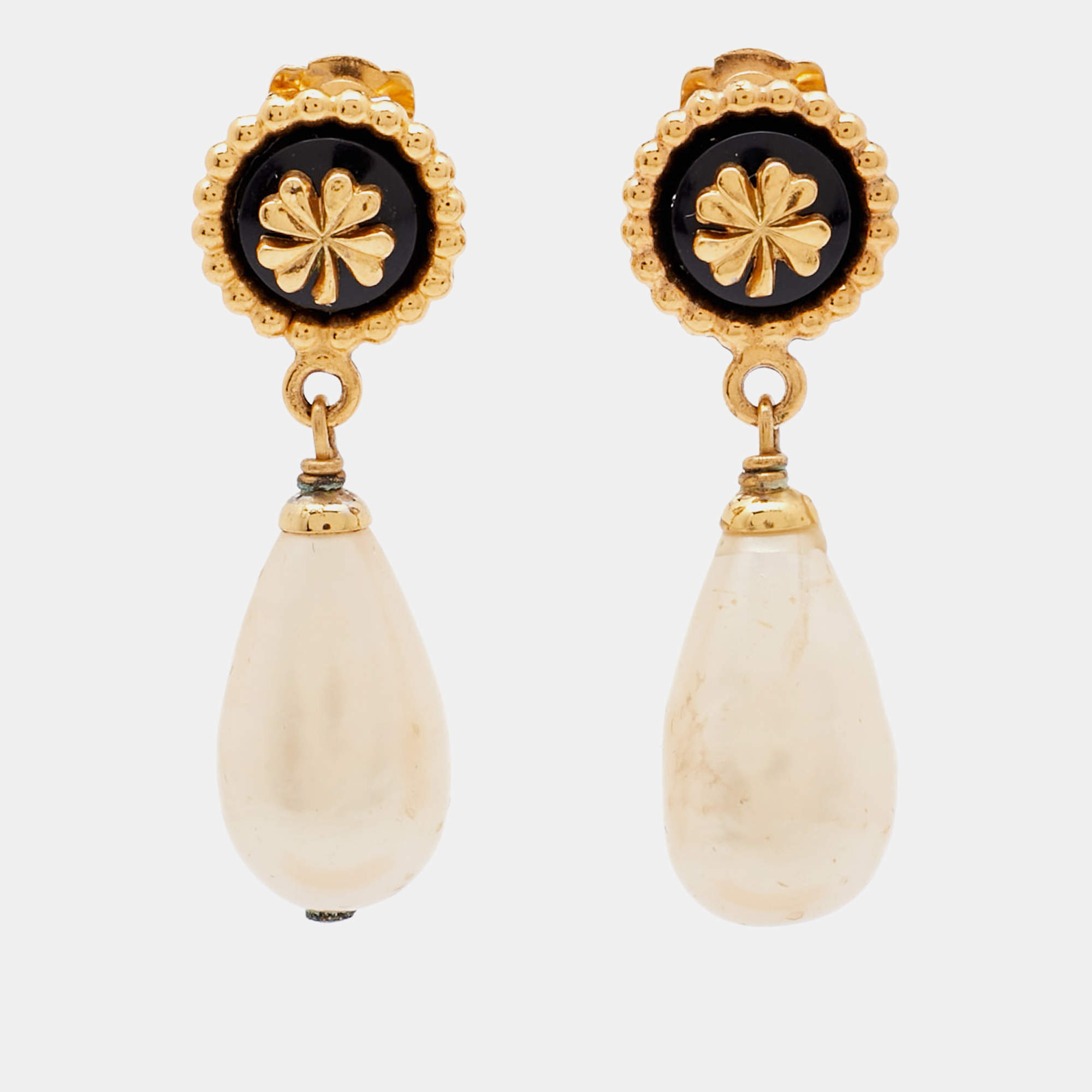 Pre Owned Chanel Clover Enamel Faux Pearl Gold Tone Clip On Earrings