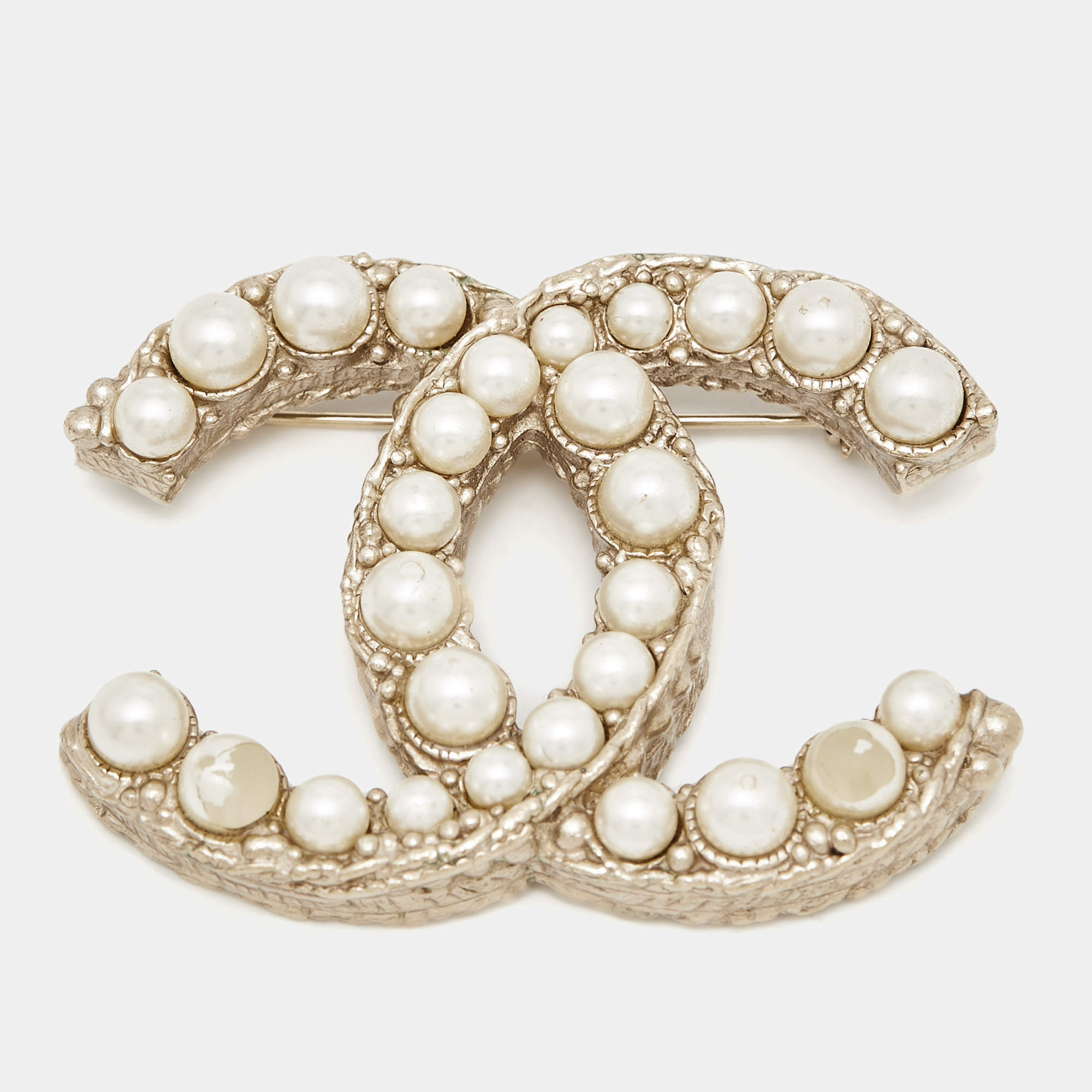 Pre Owned Chanel CC Faux Pearl Enamel Gold Tone Brooch