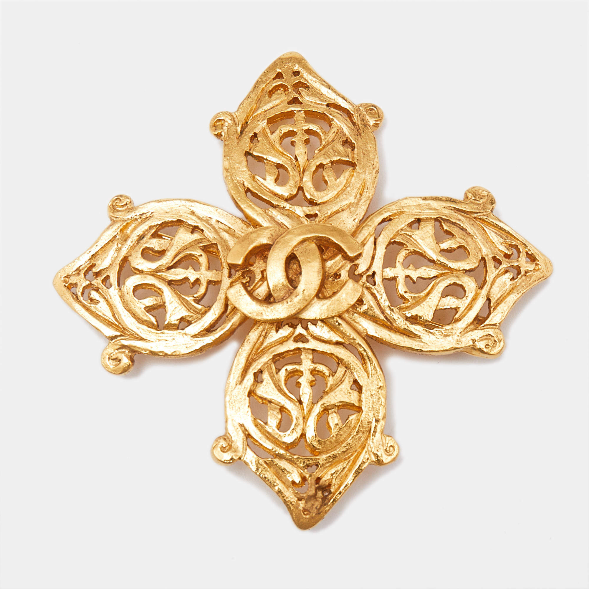 Pre Owned Chanel CC Gold Tone Brooch