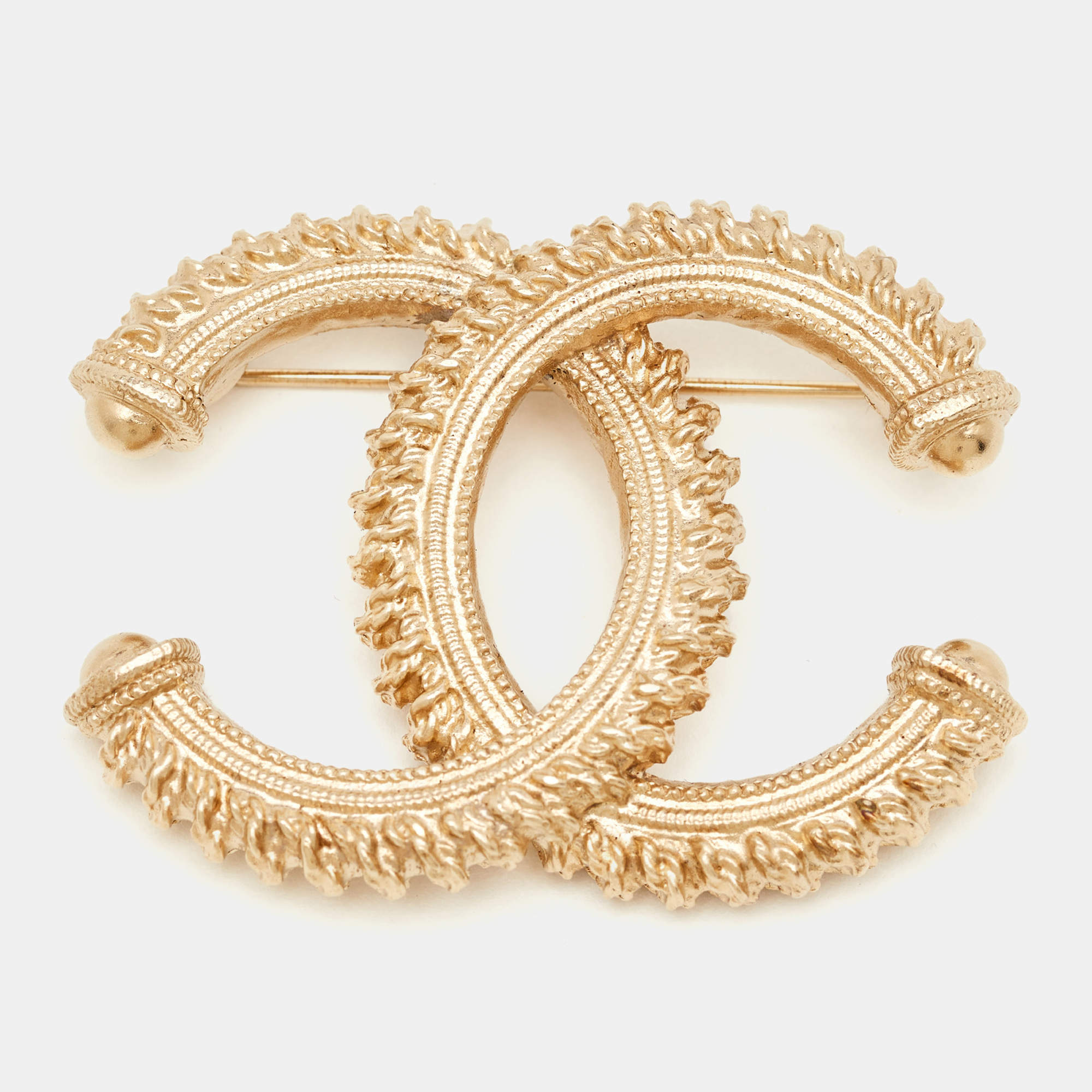 Pre Owned Chanel CC Gold Tone Textured Pin Brooch