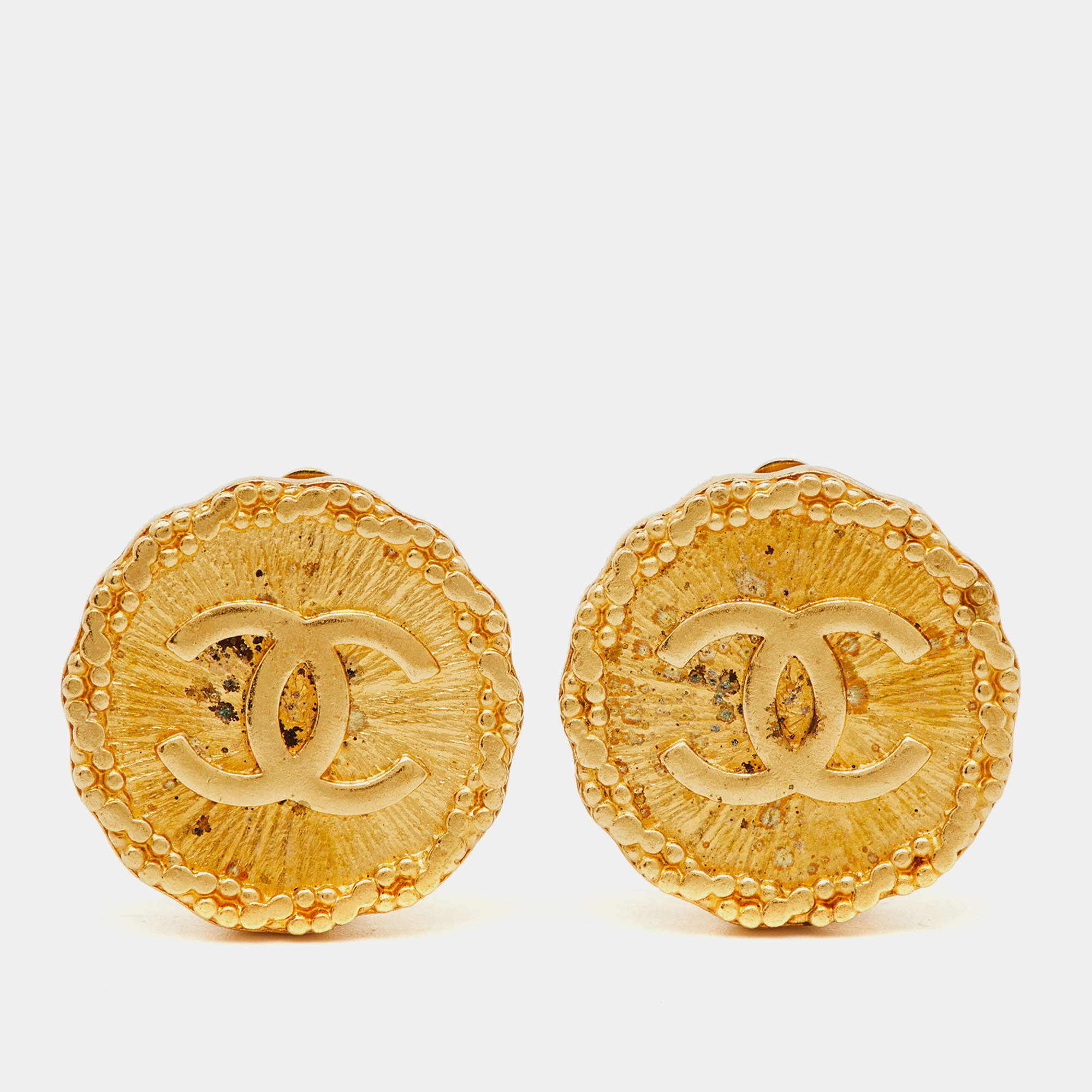 Pre Owned Chanel CC Textured Gold Tone Round Clip-on Earrings