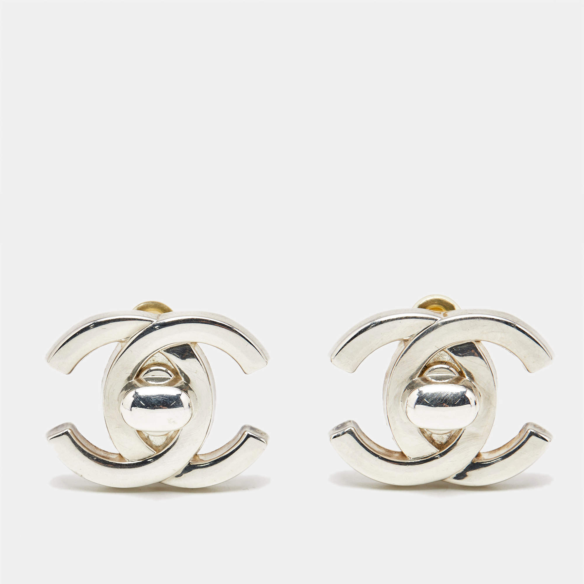 Pre Owned Chanel CC Turnlock Silver Tone Earring