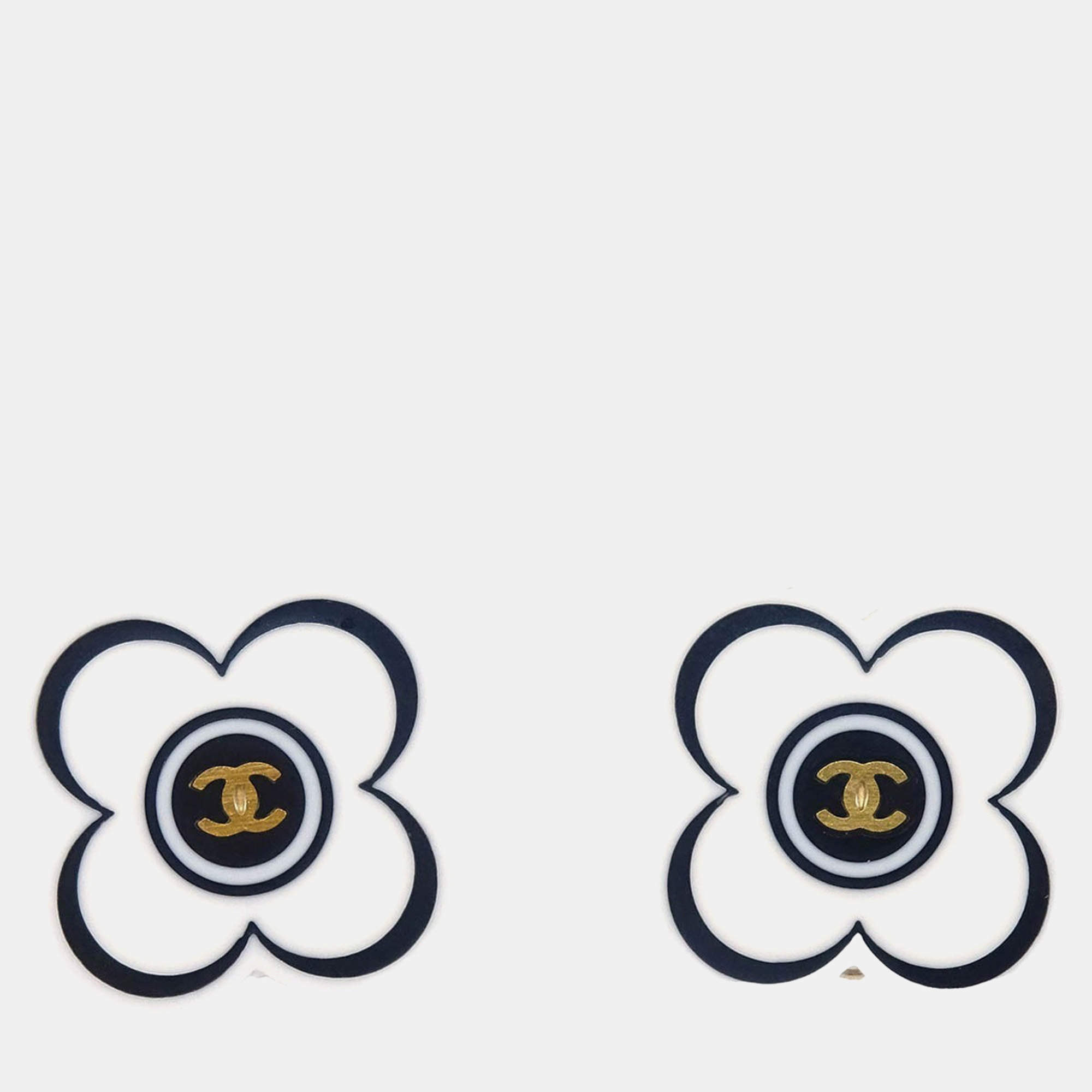 Pre Owned Chanel White/Gold/Black Gold Plated, Acrylic Flower Clip-On Earrings