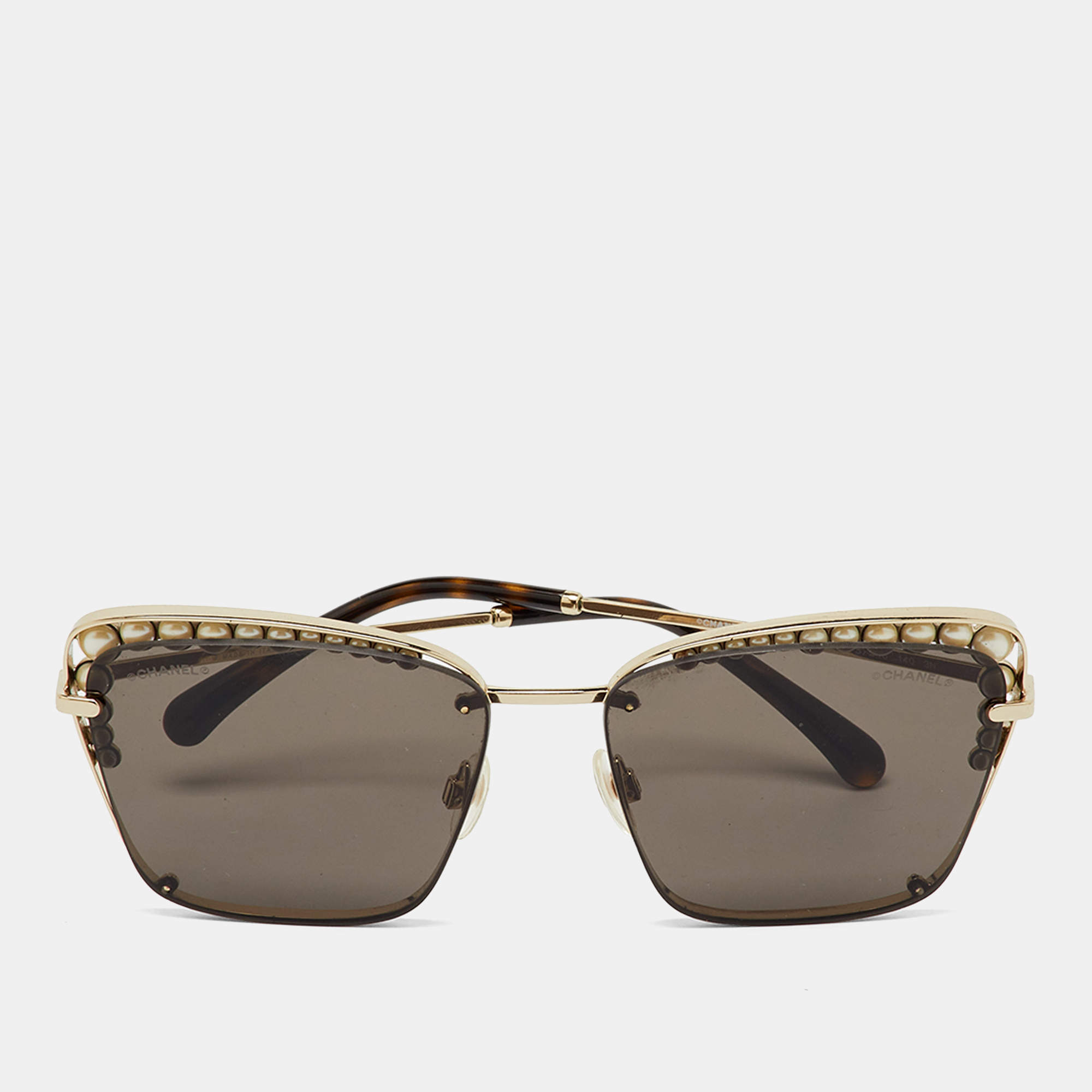 Pre Owned نظارة شمسية شانيل اللؤلؤ 4235-H مربعة رمادية/ذهبية اللون