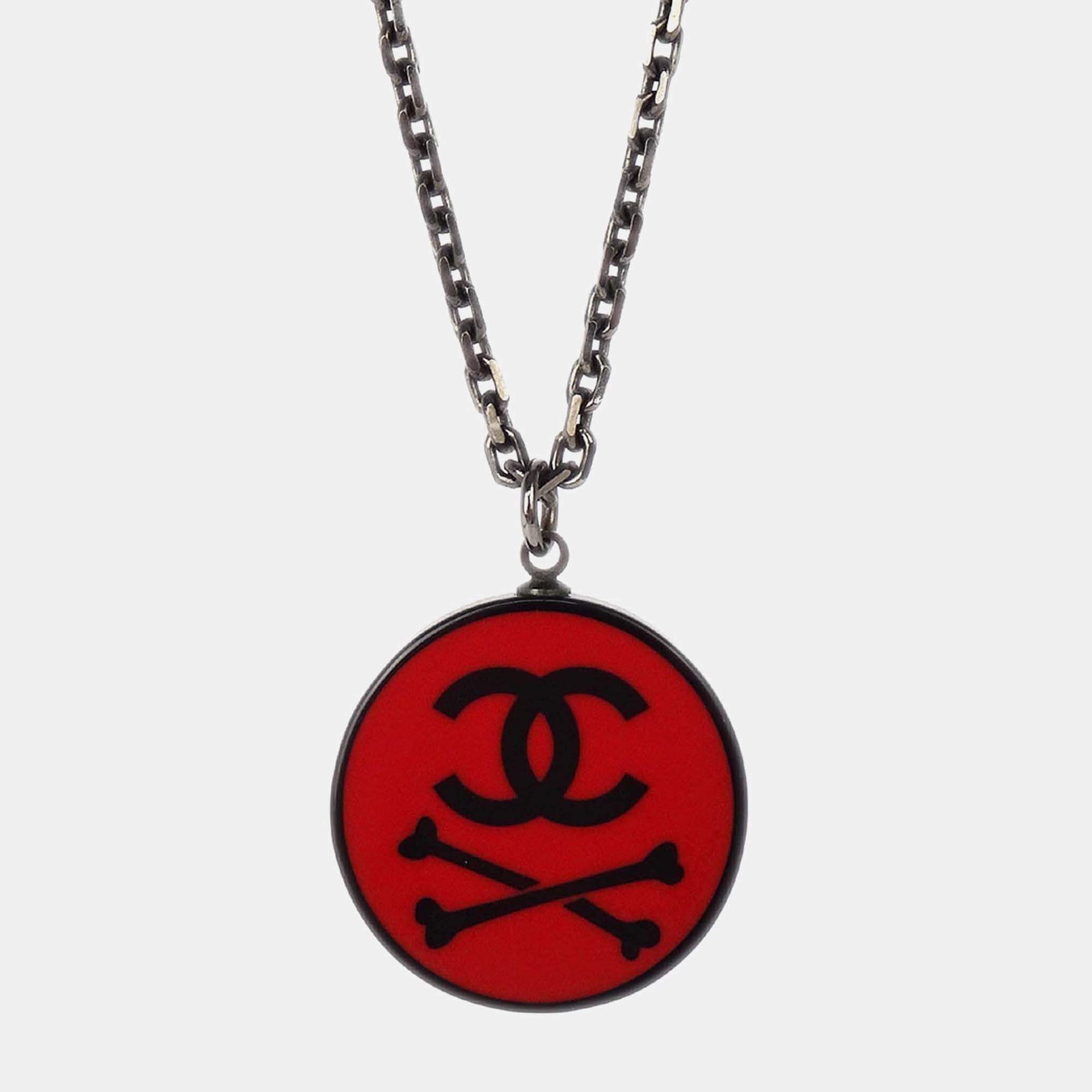 Pre Owned Chanel Medallion Silver Plated Metal Pendant Necklace 