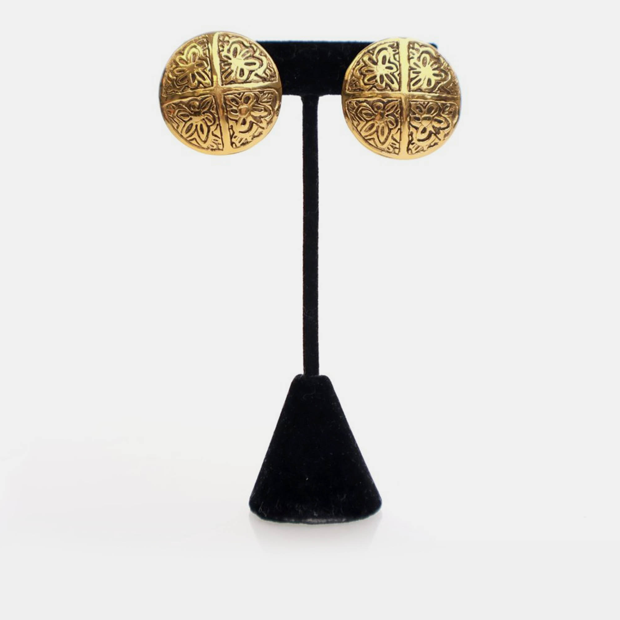 Pre Owned Chanel Vintage Gold Medallion Clip On Earrings