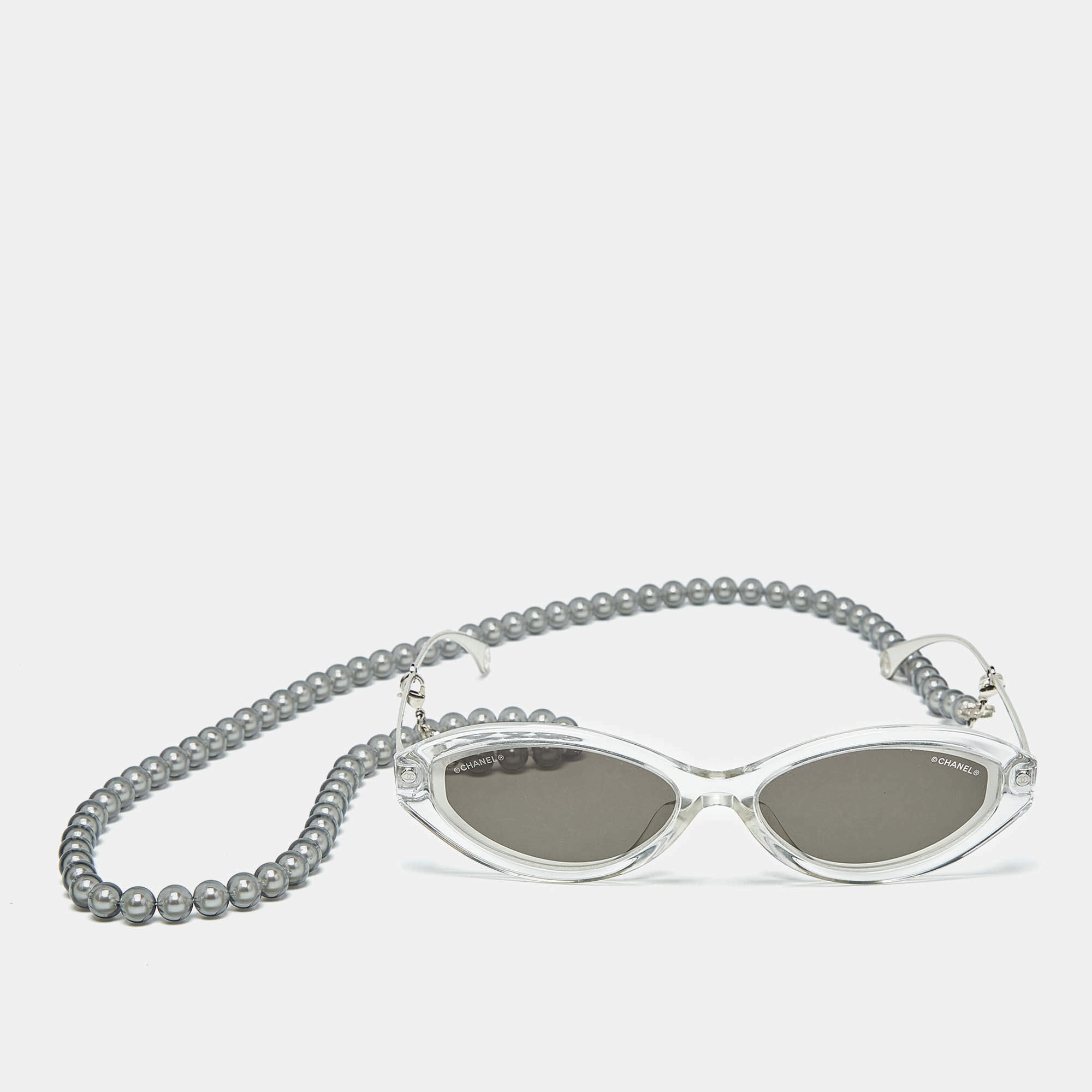مملوكة مسبقًا Chanel Grey/Silver Tone 5424 CC Removable Pearl Chain Oval Sunglasses